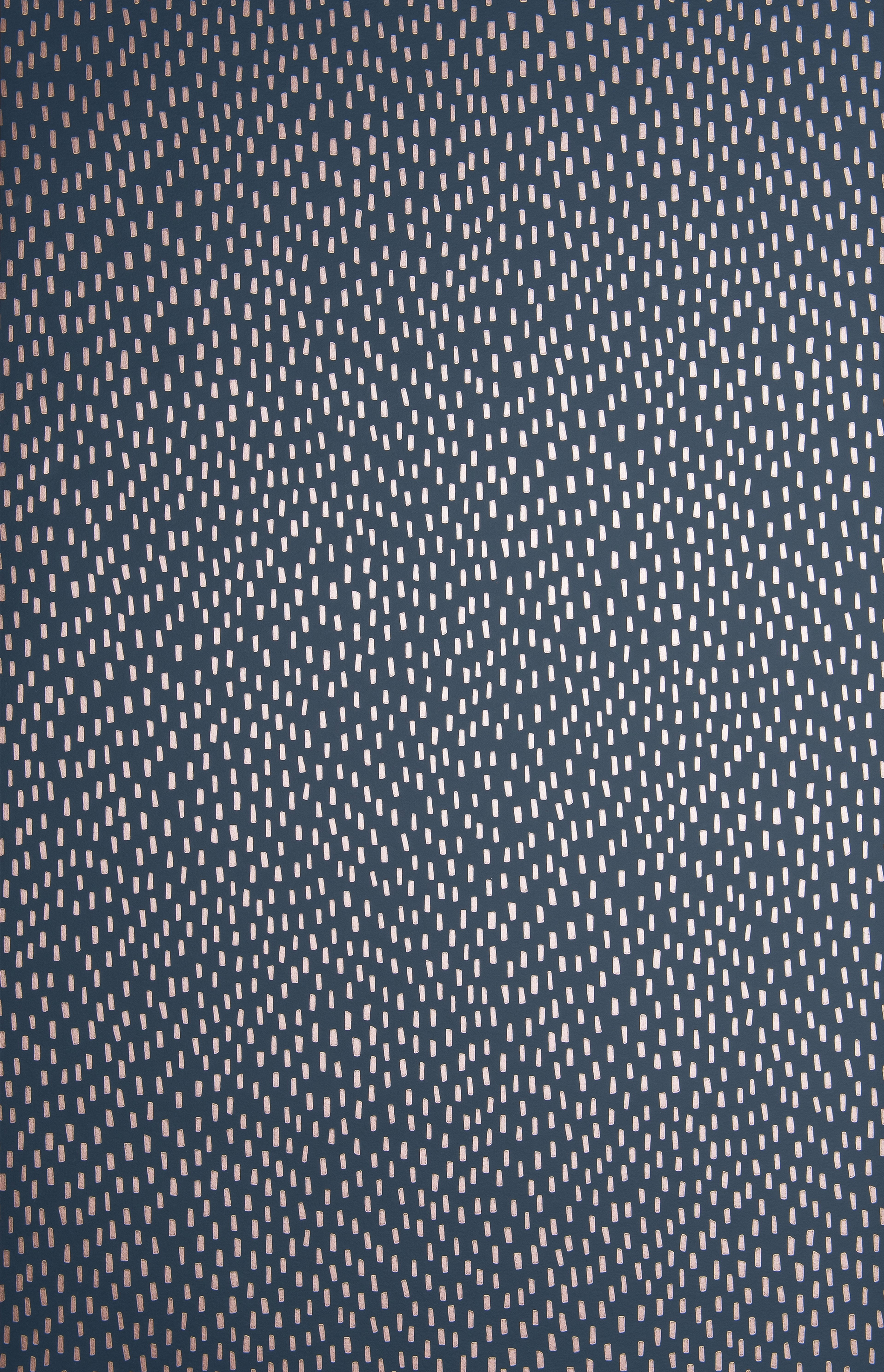 Mono tapet från Midbec med grafiskt mönster i blå. Från kollektionen Seven Sisters. Nonwoven-material med förskjuten passning.