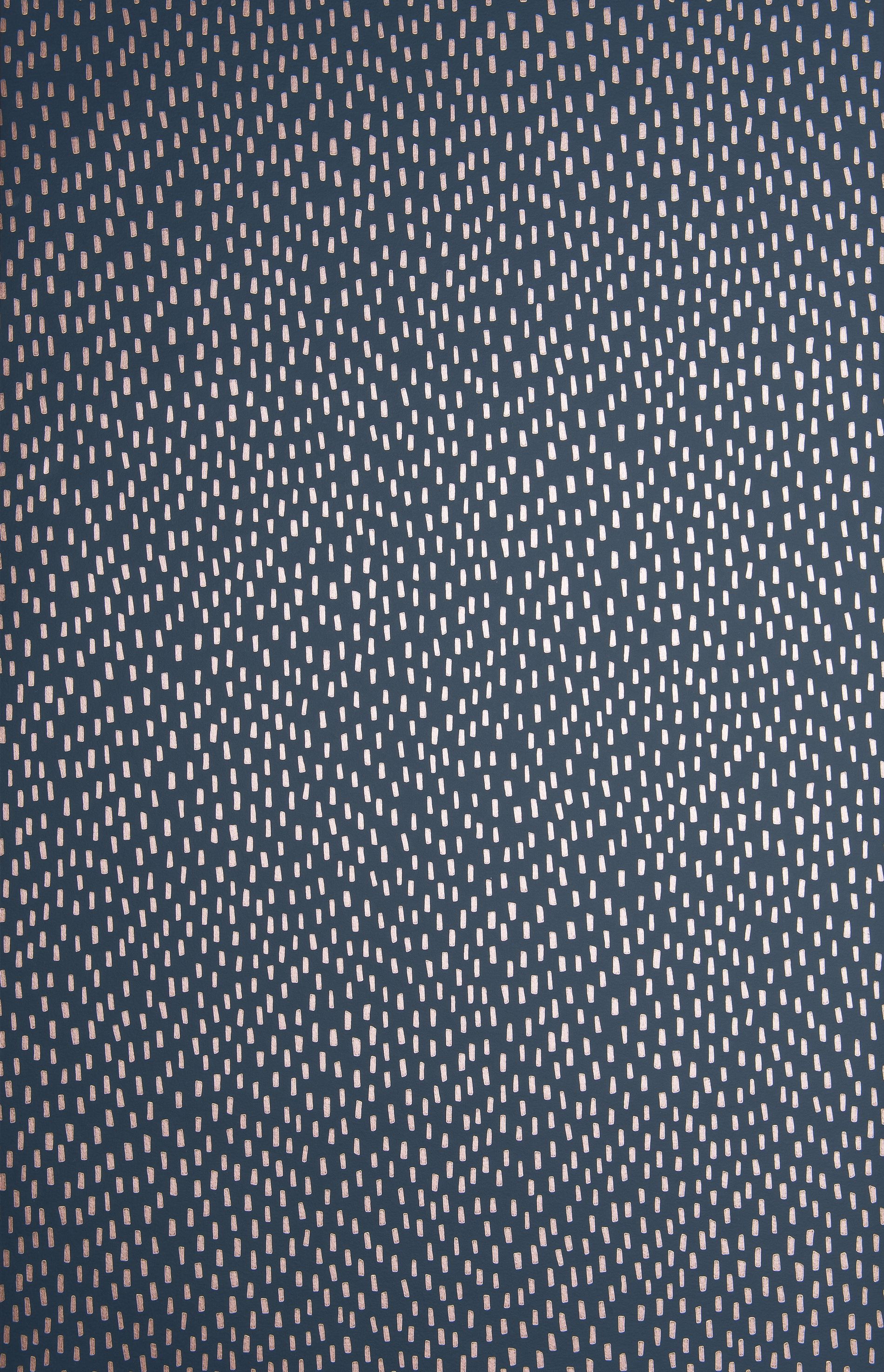 Mono tapet från Midbec med grafiskt mönster i blå. Från kollektionen Seven Sisters. Nonwoven-material med förskjuten passning.