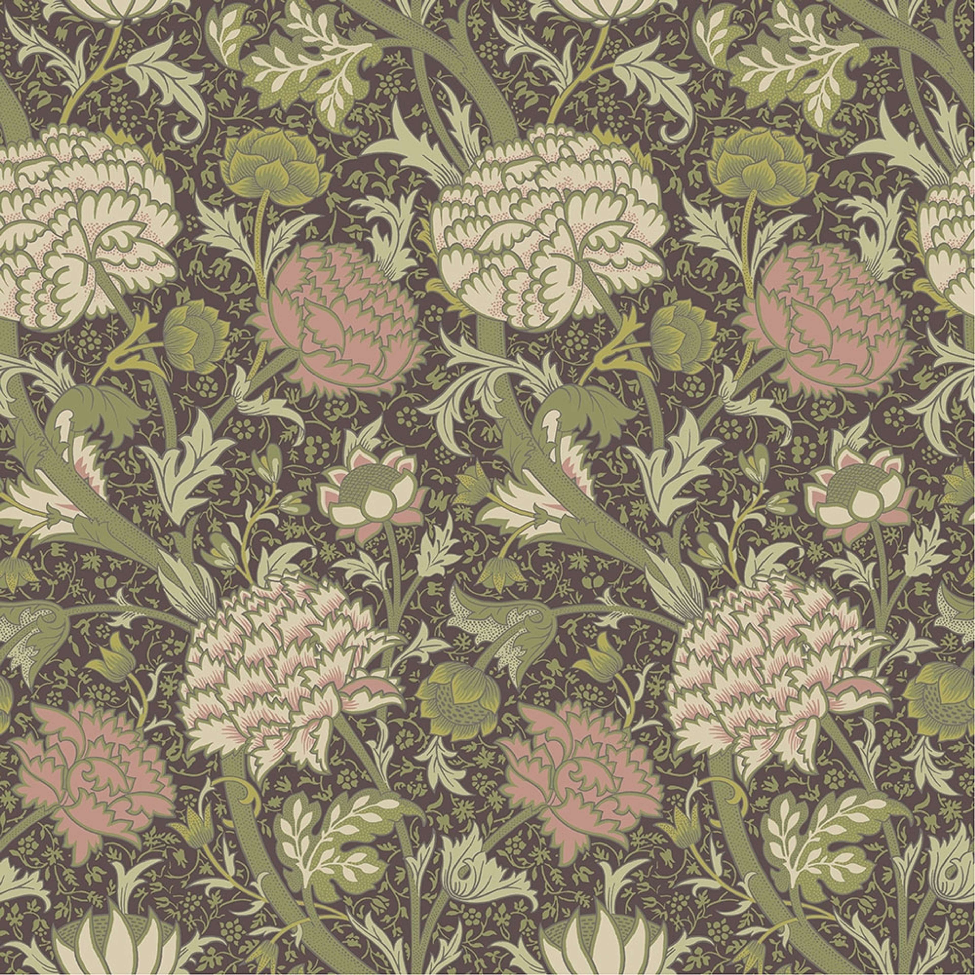 Cray, vinröd tapet tapet från Midbec med botaniskt, blommigt mönster i röd. Från kollektionen Hidden Treasures vol 1. Nonwoven-material med rak passning.