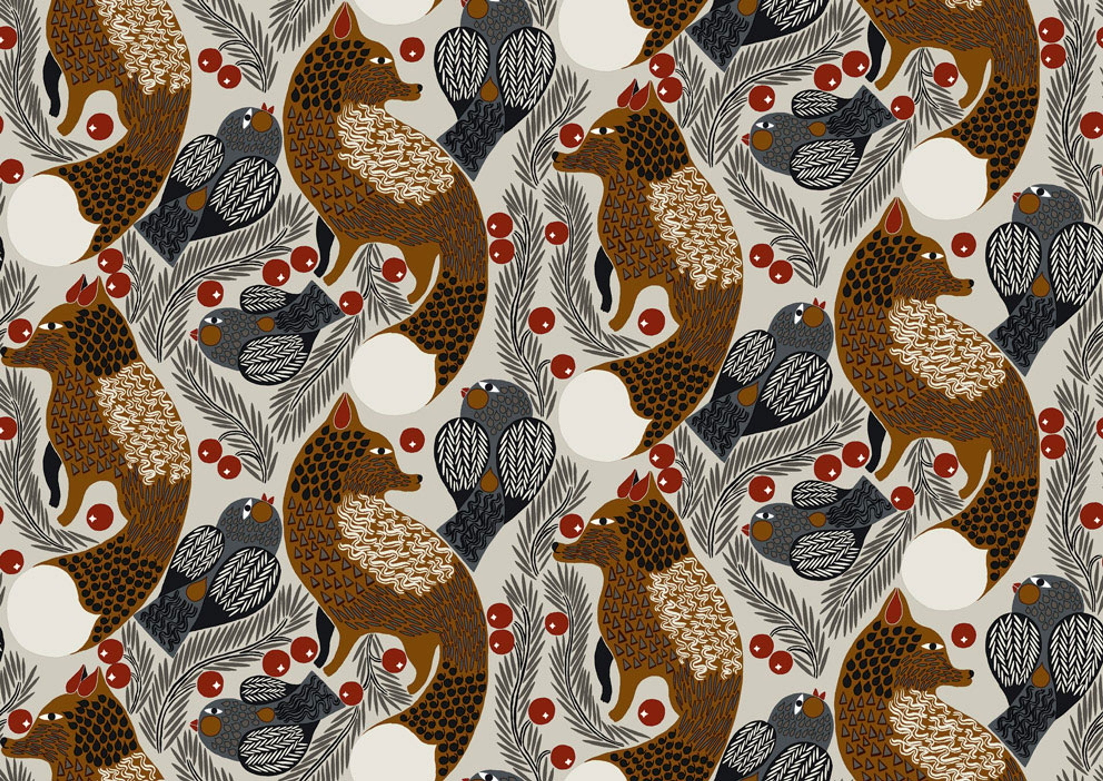 Ketunmarja tapet med djur mönster i beige. Från kollektionen Marimekko 6. Nonwoven-material med rak passning.