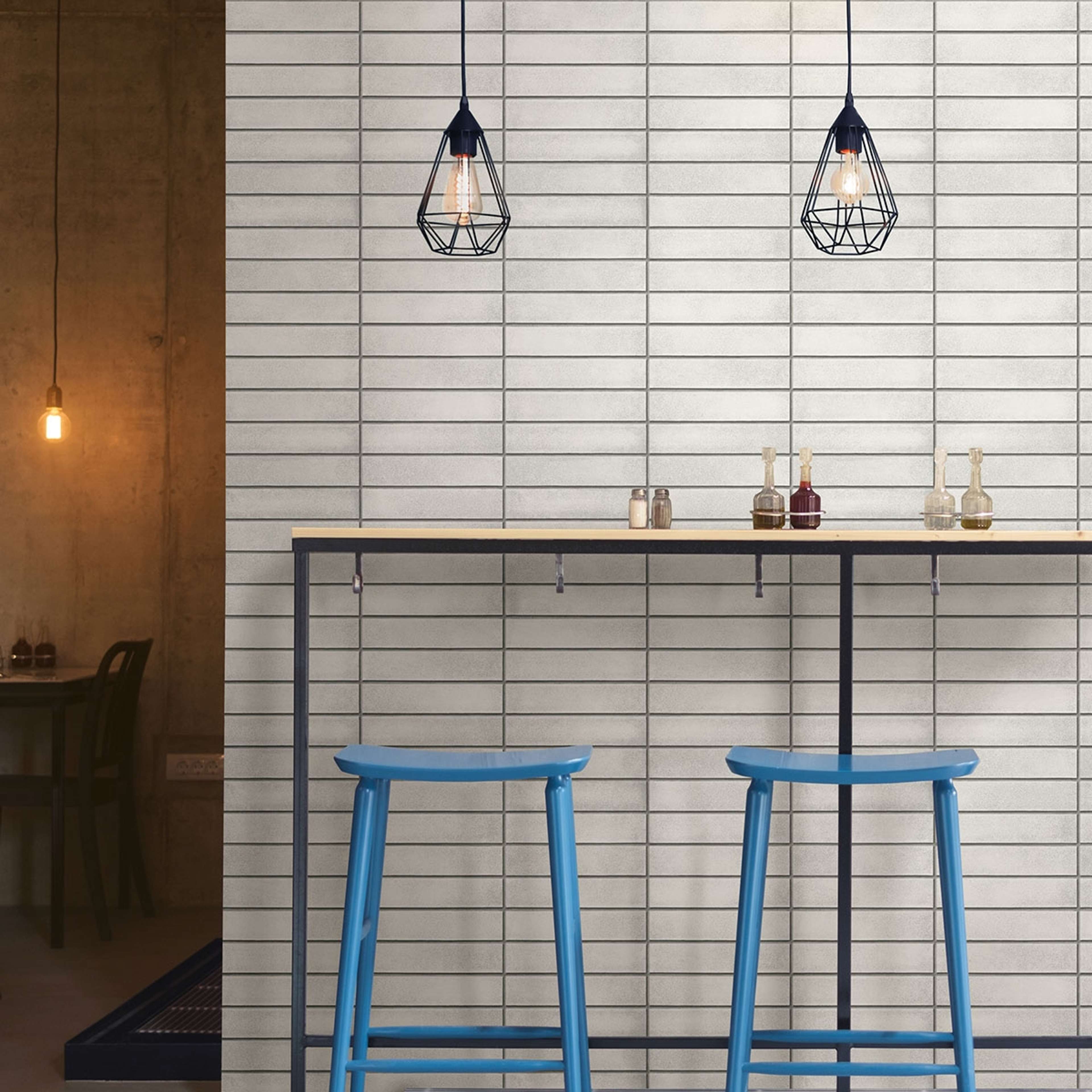 Mid Century Modern Brick strukturtapet i grå tapet med tegelsten mönster i grå. Från kollektionen trilogy. Nonwoven-material med rak passning. Passar i vardagsrum och matsal.