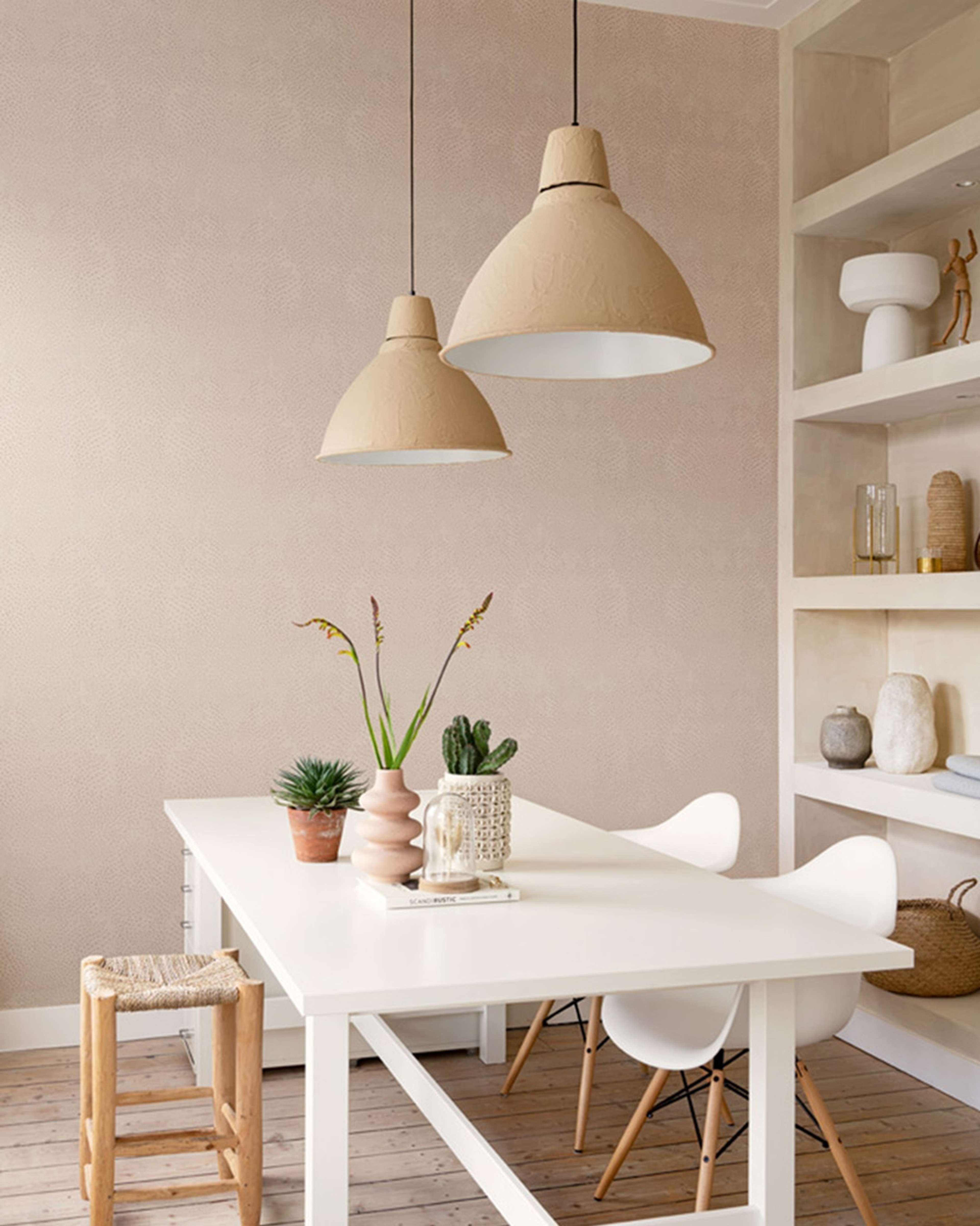 Serengeti 751512 tapet med djur mönster i beige. Från kollektionen Serengeti. Nonwoven-material med rak passning. Passar i vardagsrum och matsal.