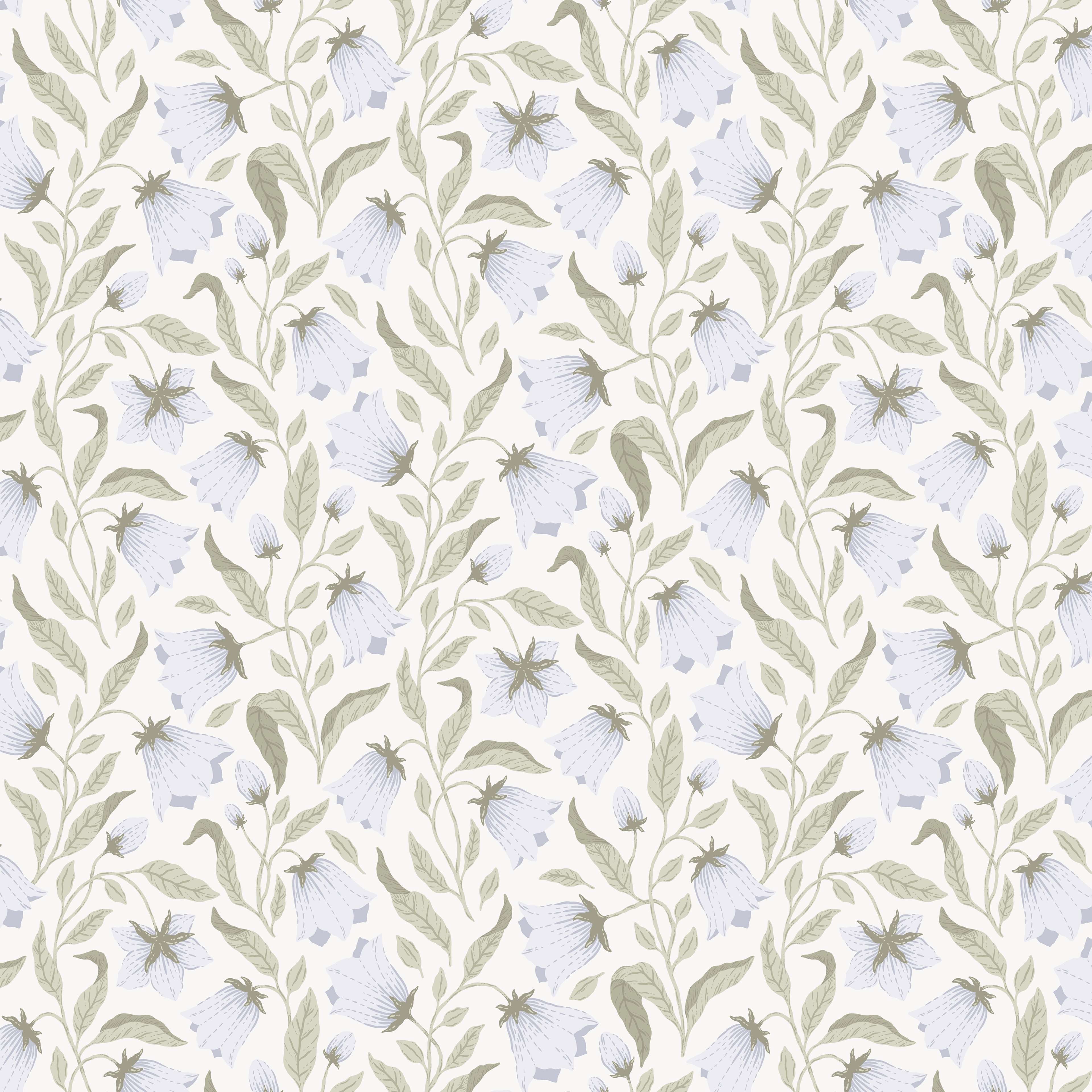 Klara o Tove blåklocka blå, tapet tapet med blommigt mönster i vit. Från kollektionen Klara o Tove. Nonwoven-material med rak passning. Passar i vardagsrum, sovrum och hall.