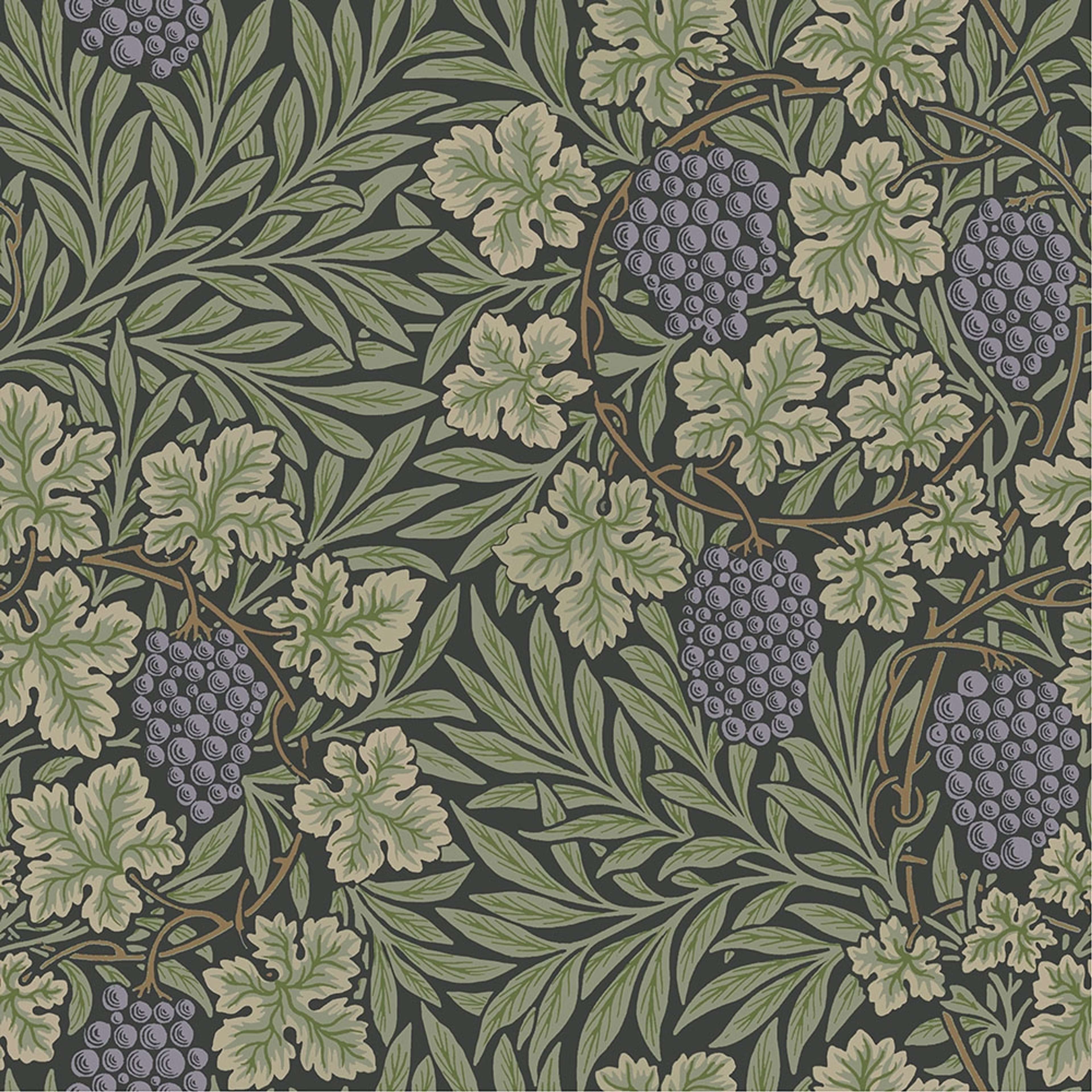 Vine, blå tapet tapet från Midbec med botaniskt, blommigt mönster i svart, grön och blå. Från kollektionen Hidden Treasures vol 1. Nonwoven-material med rak passning.