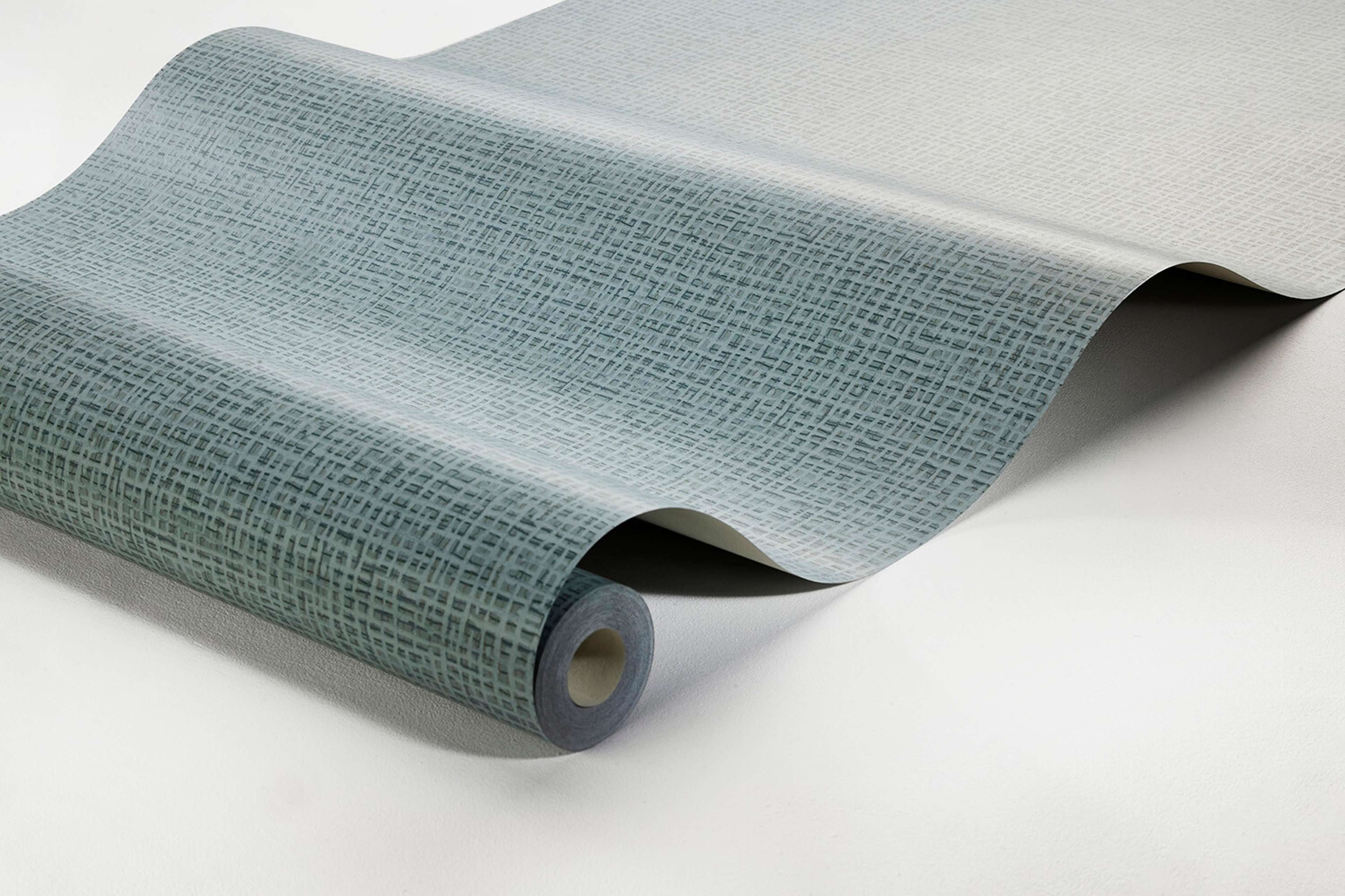 Vivalla tapet enfärgad i blå. Från kollektionen Alla Tiders Hus. Nonwoven-material. Passar i vardagsrum, matsal och kök.