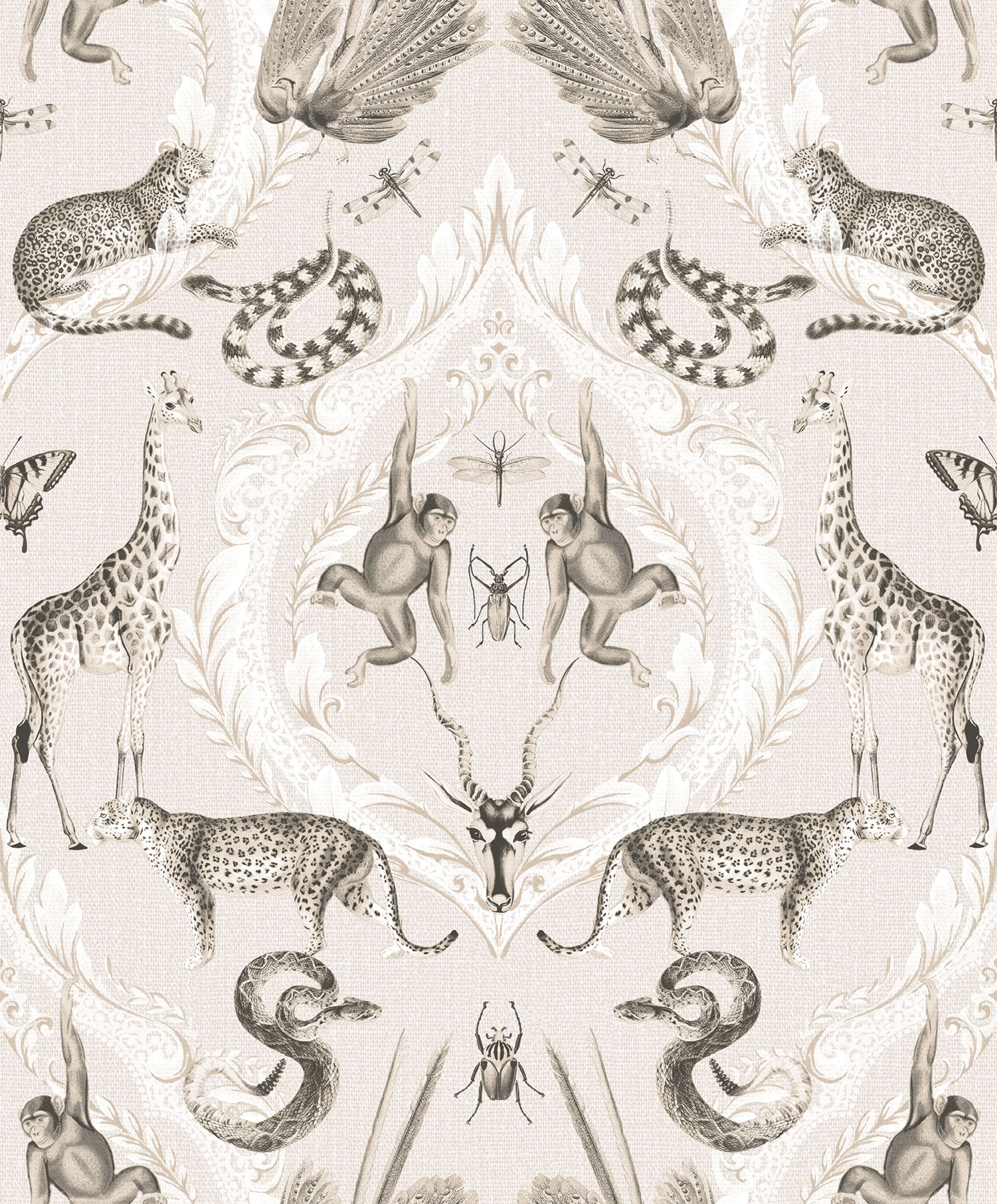 Menagerie tapet i beige tapet med djur mönster i beige. Från kollektionen bazaar. Nonwoven-material med rak passning. Passar i vardagsrum och matsal.