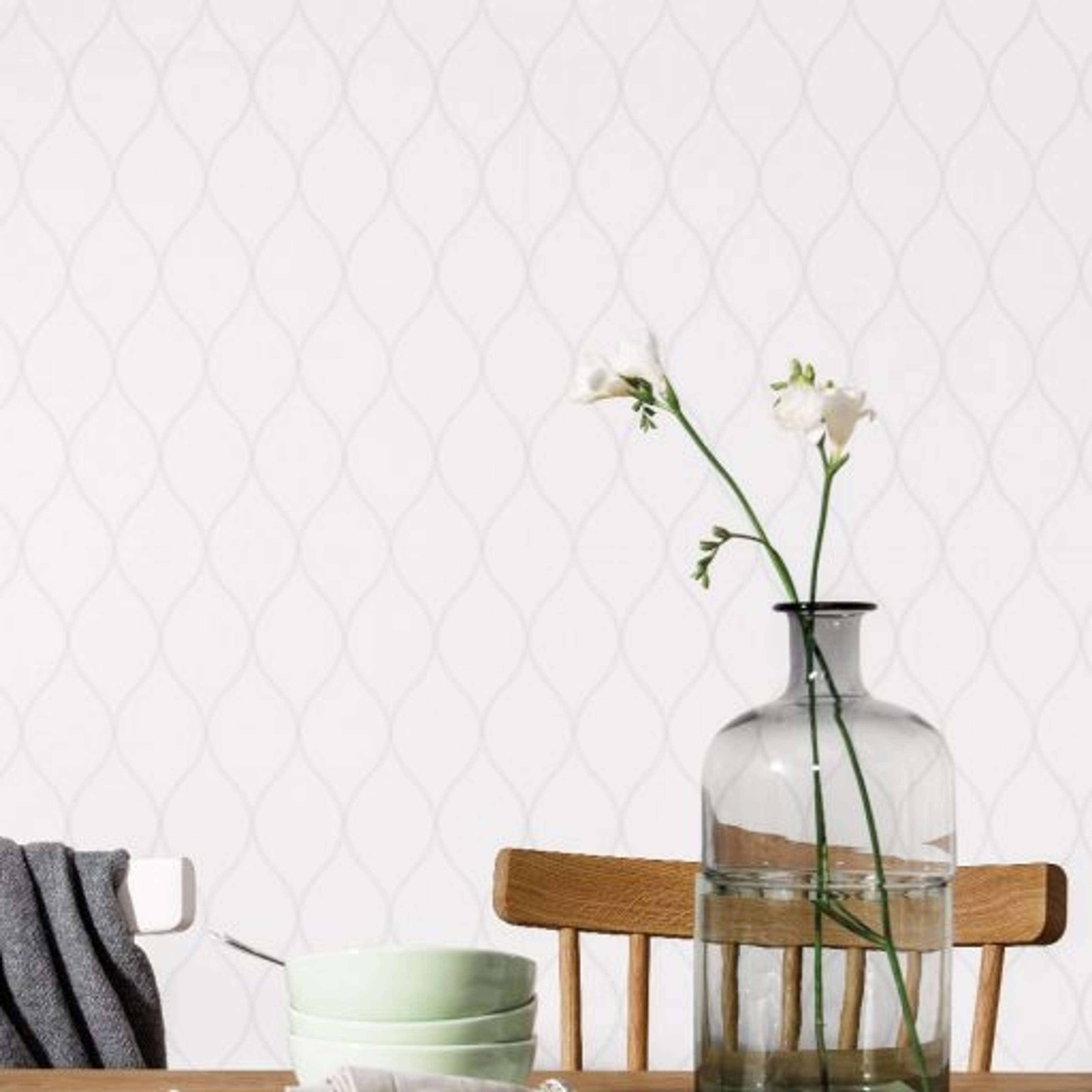 Våg, Silver/Beige tapet från duro med geometriskt mönster i beige. Från kollektionen Spira. Nonwoven-material med rak passning.