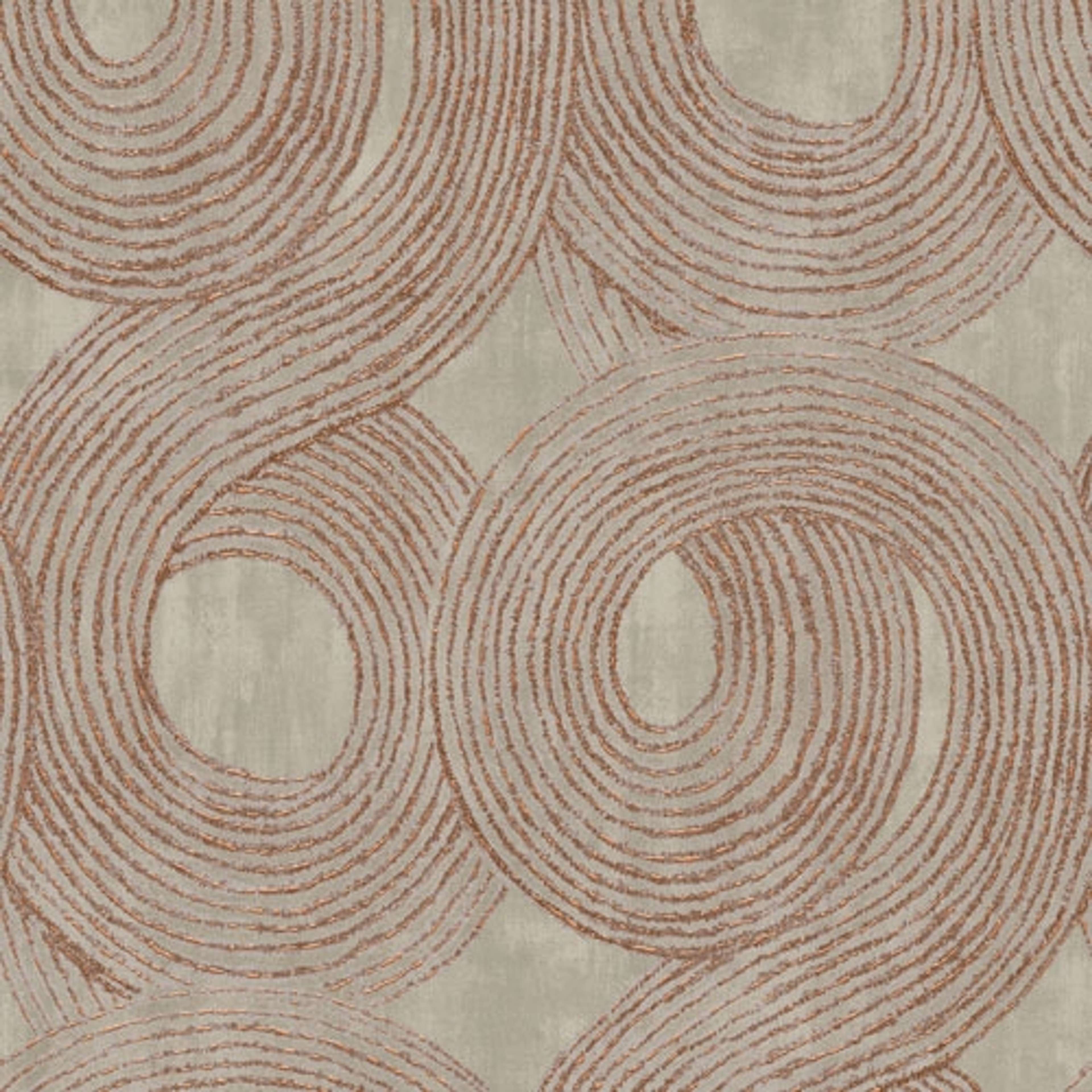 Ohin Hazel tapet tapet från Midbec med geometriskt mönster i beige. Från kollektionen Tribute. Nonwoven-material med rak passning. Passar i vardagsrum, matsal och hall.