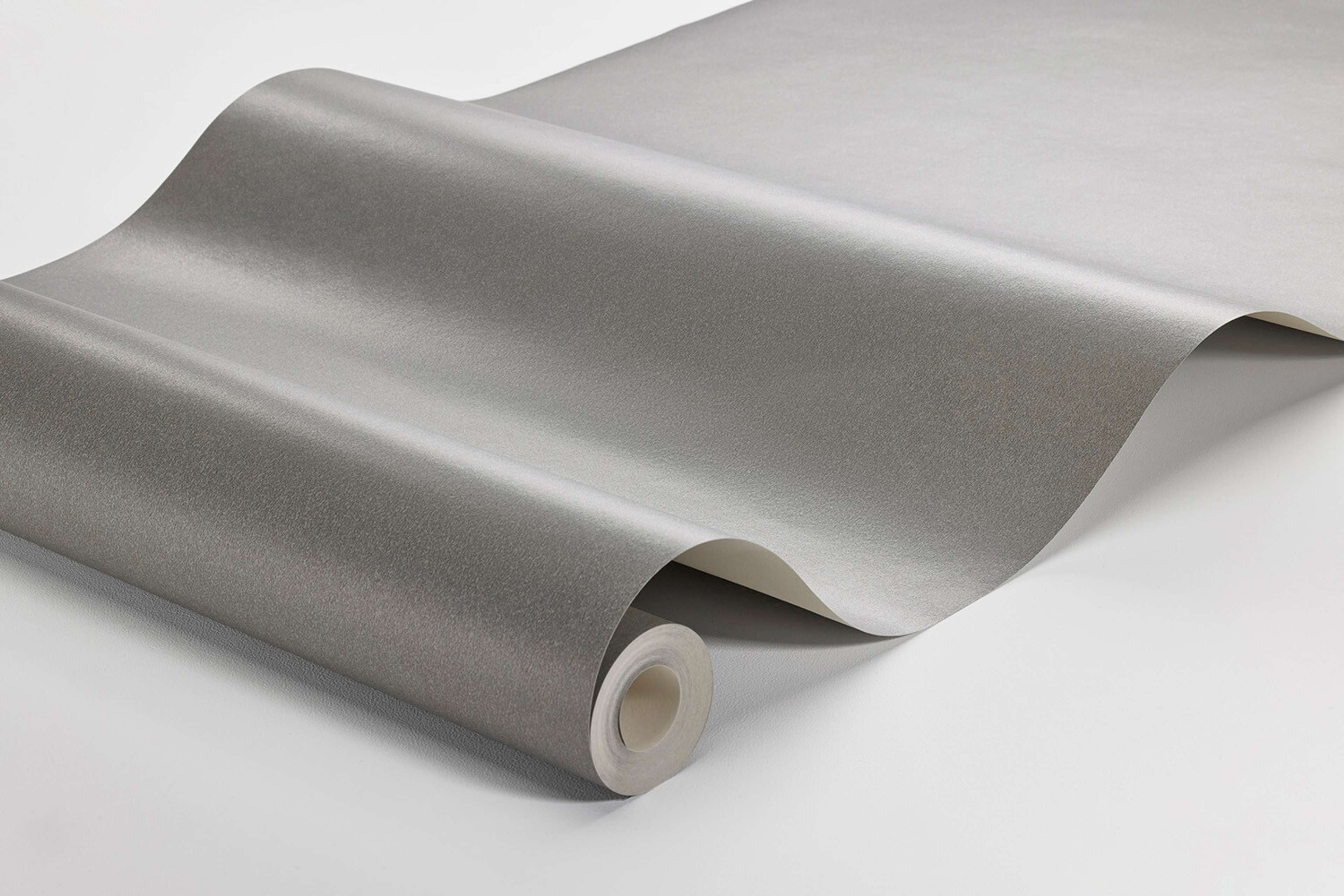 Volcanic Sand tapet enfärgad i grå. Från kollektionen Pigment. Nonwoven-material.