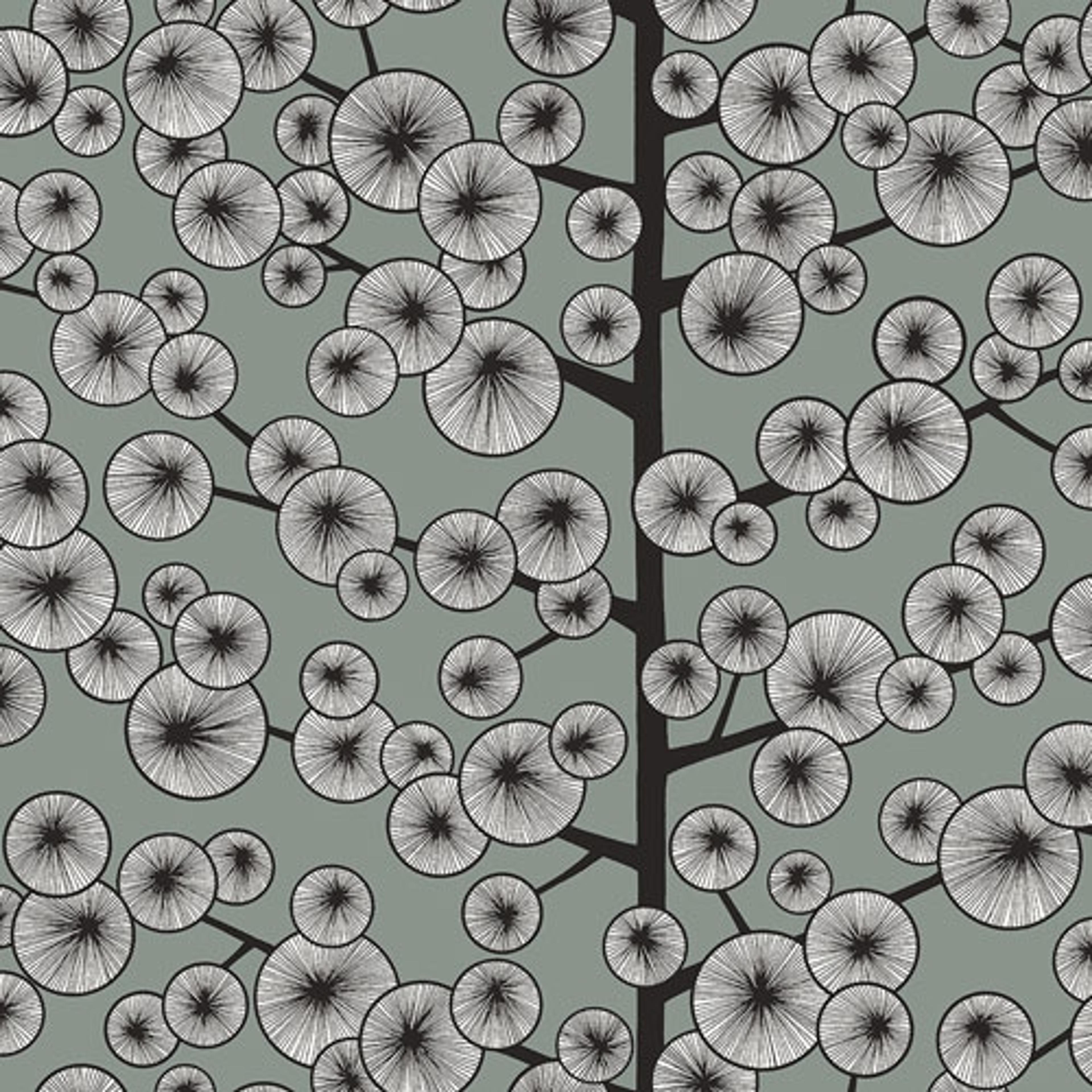 Cotton Tree Silvertown tapet från Midbec med botaniskt, retro mönster i grå. Från kollektionen Kinfolk. Nonwoven-material med förskjuten passning.