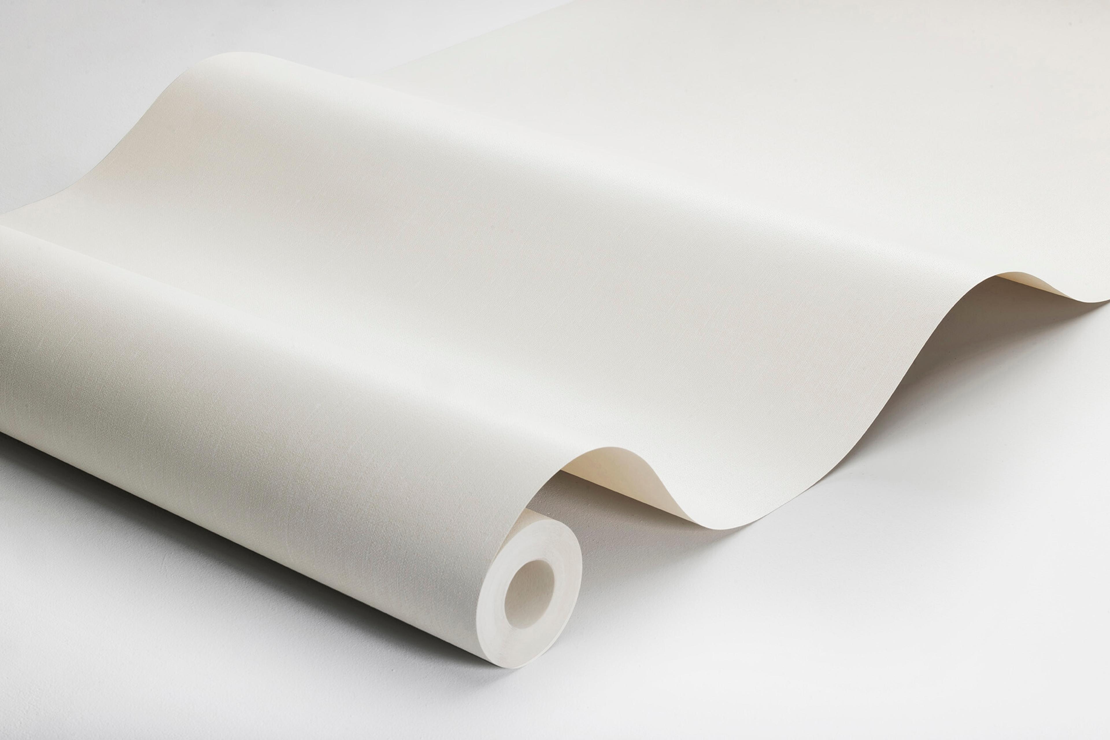Soft Linen tapet med enfargat, textilimitation mönster i vit. Från kollektionen Linen. Nonwoven-material. Passar i vardagsrum och matsal.