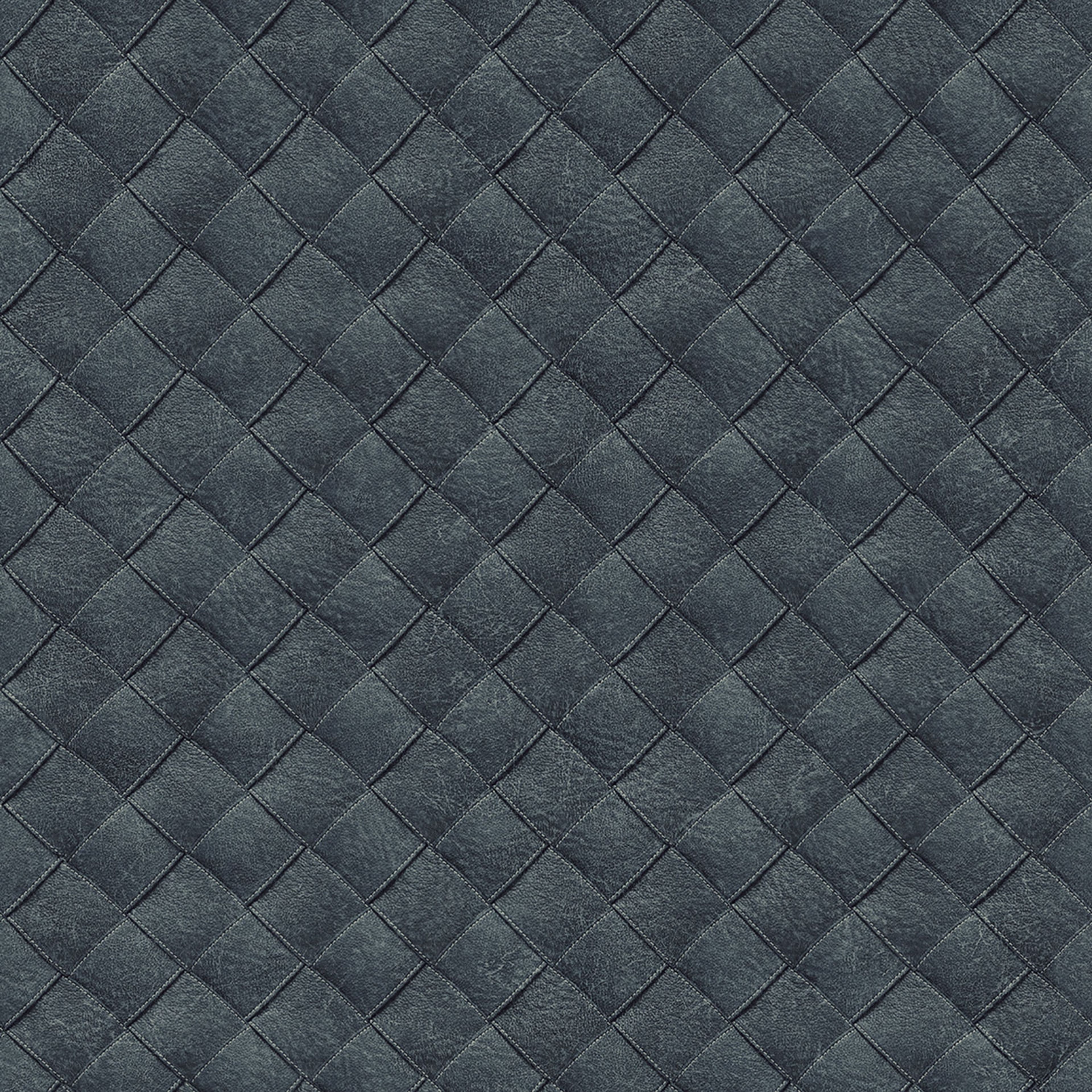 Leather Patchwork tapet med rutigt mönster i blå. Från kollektionen Tahiti. Nonwoven-material med rak passning. Passar i vardagsrum, matsal och hall.
