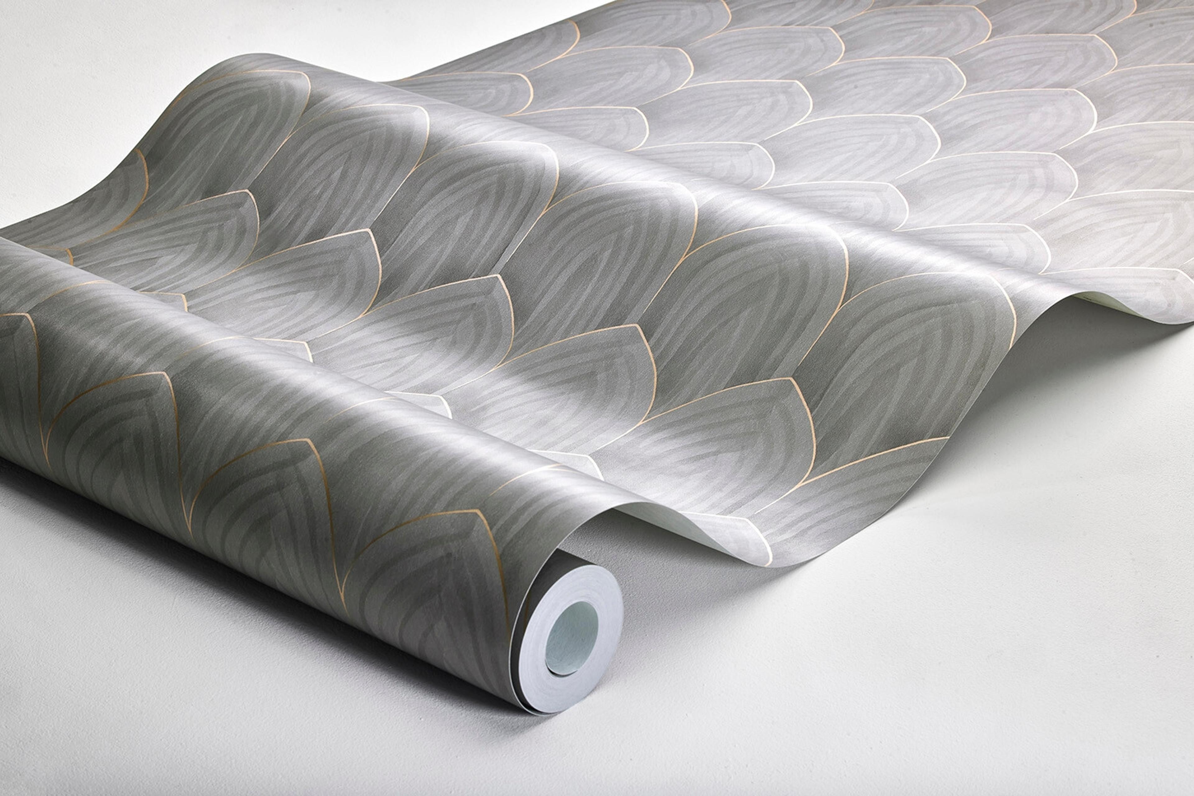 Golden Arches tapet tapet med geometriskt mönster i grå. Från kollektionen Dreamy Escape. Nonwoven-material med rak passning. Passar i vardagsrum och matsal.
