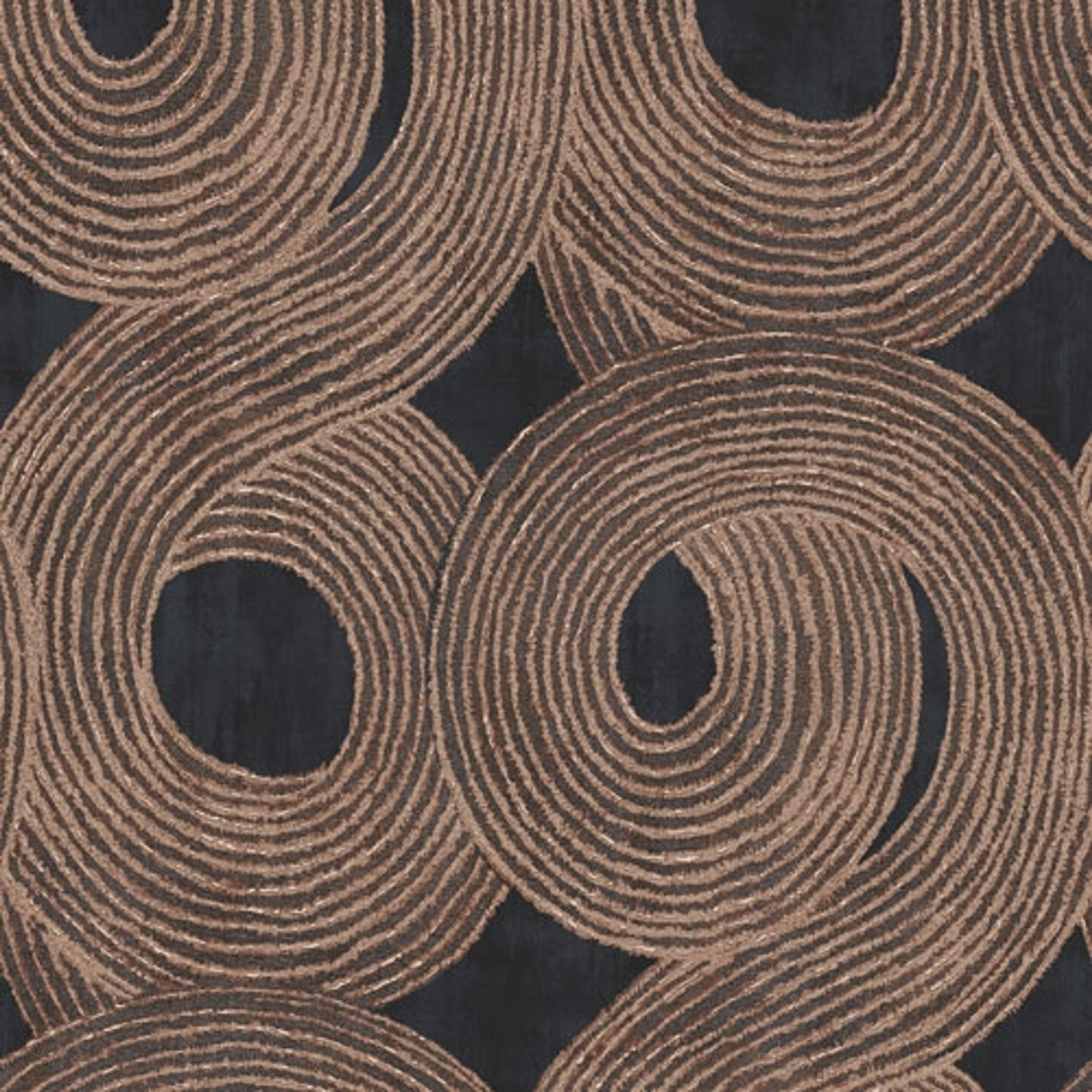Ohin Slate tapet tapet från Midbec med geometriskt mönster i grå. Från kollektionen Tribute. Nonwoven-material med rak passning. Passar i vardagsrum, matsal och hall.