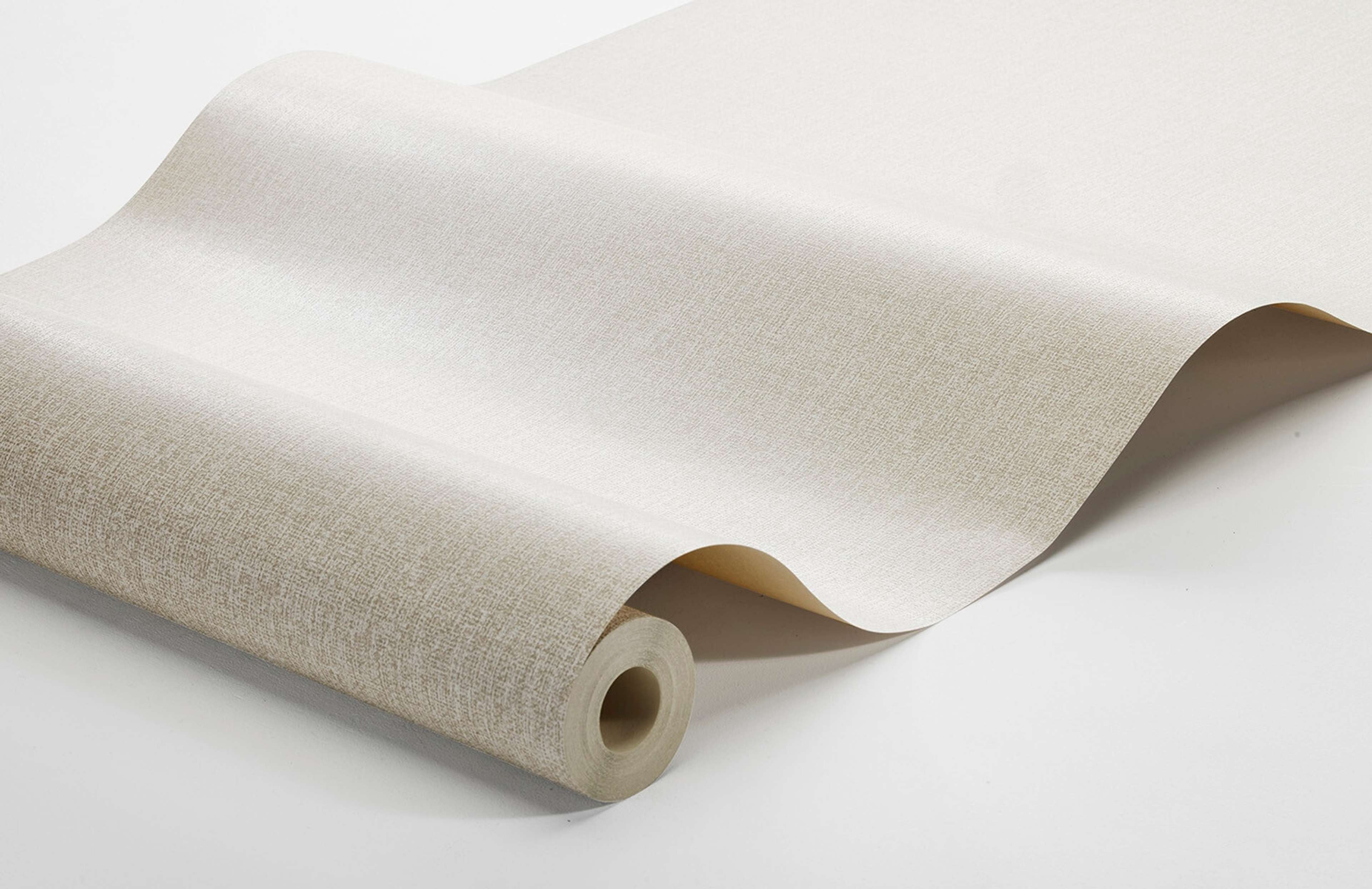 Weaver´s Wall ljus beige tapet enfärgad i beige. Från kollektionen Cottage Garden. Nonwoven-material. Passar i vardagsrum, matsal och hall.