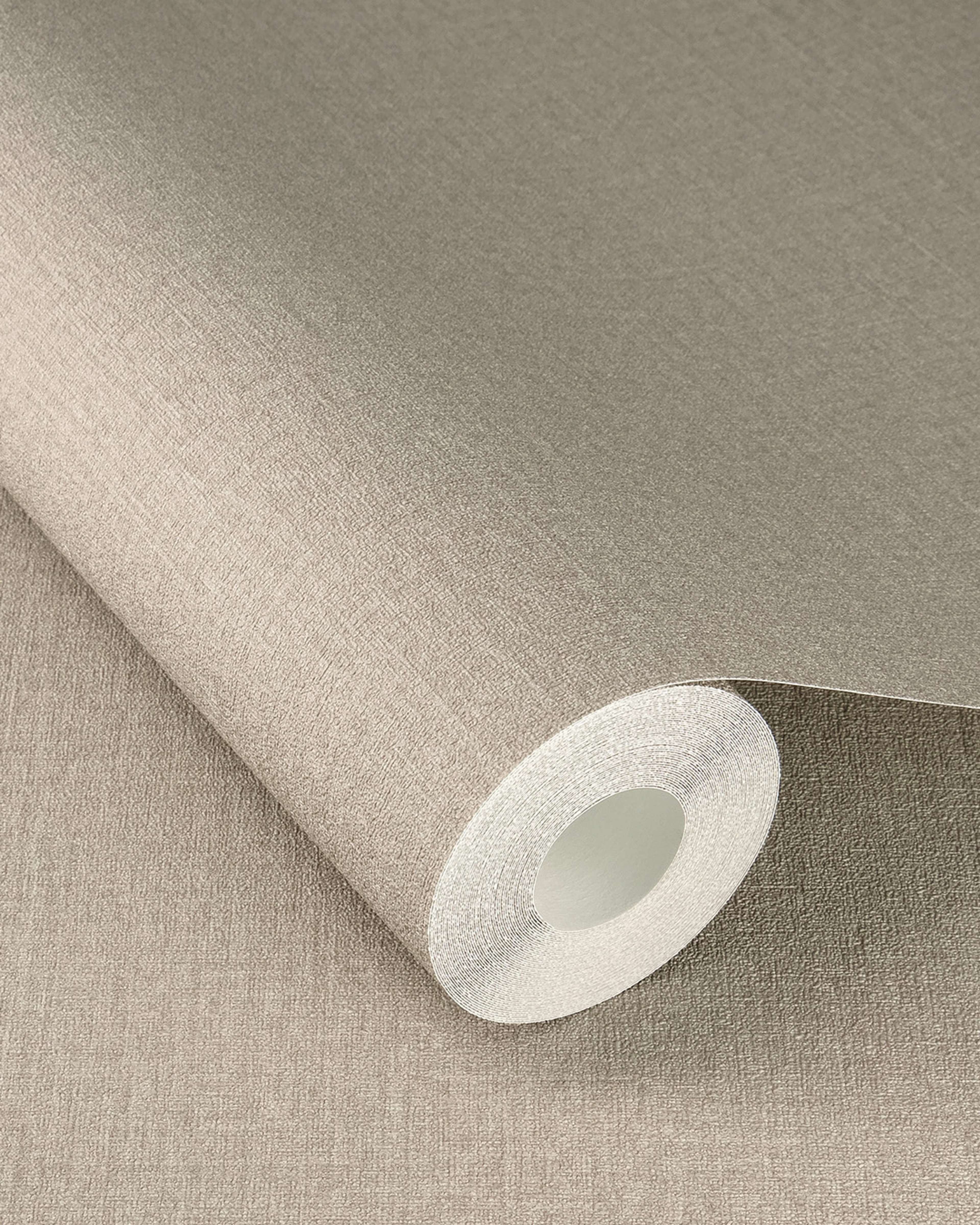 Serengeti 555868 tapet enfärgad i grå. Från kollektionen Serengeti. Nonwoven-material. Passar i vardagsrum och matsal.