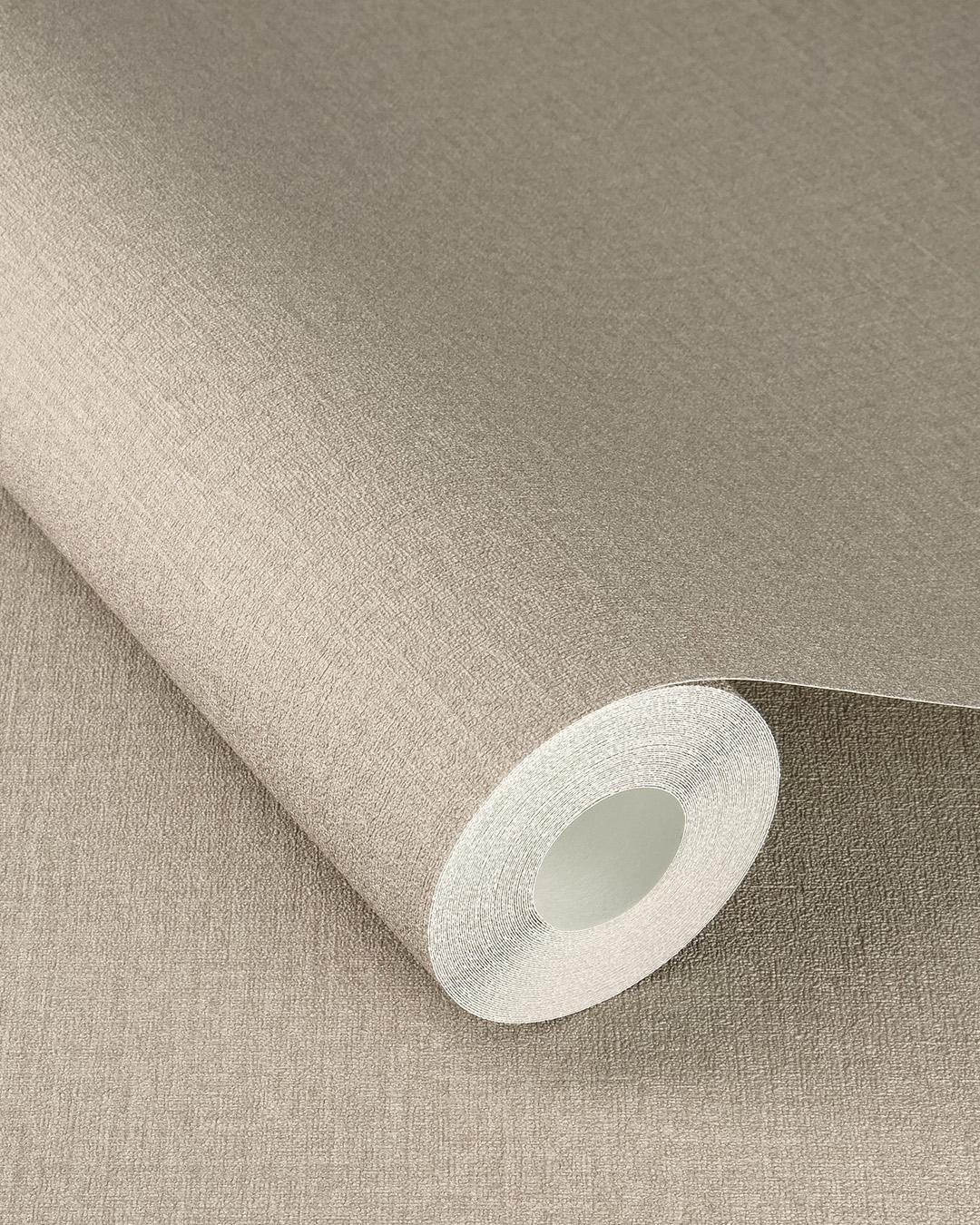 Serengeti 555868 tapet enfärgad i grå. Från kollektionen Serengeti. Nonwoven-material. Passar i vardagsrum och matsal.