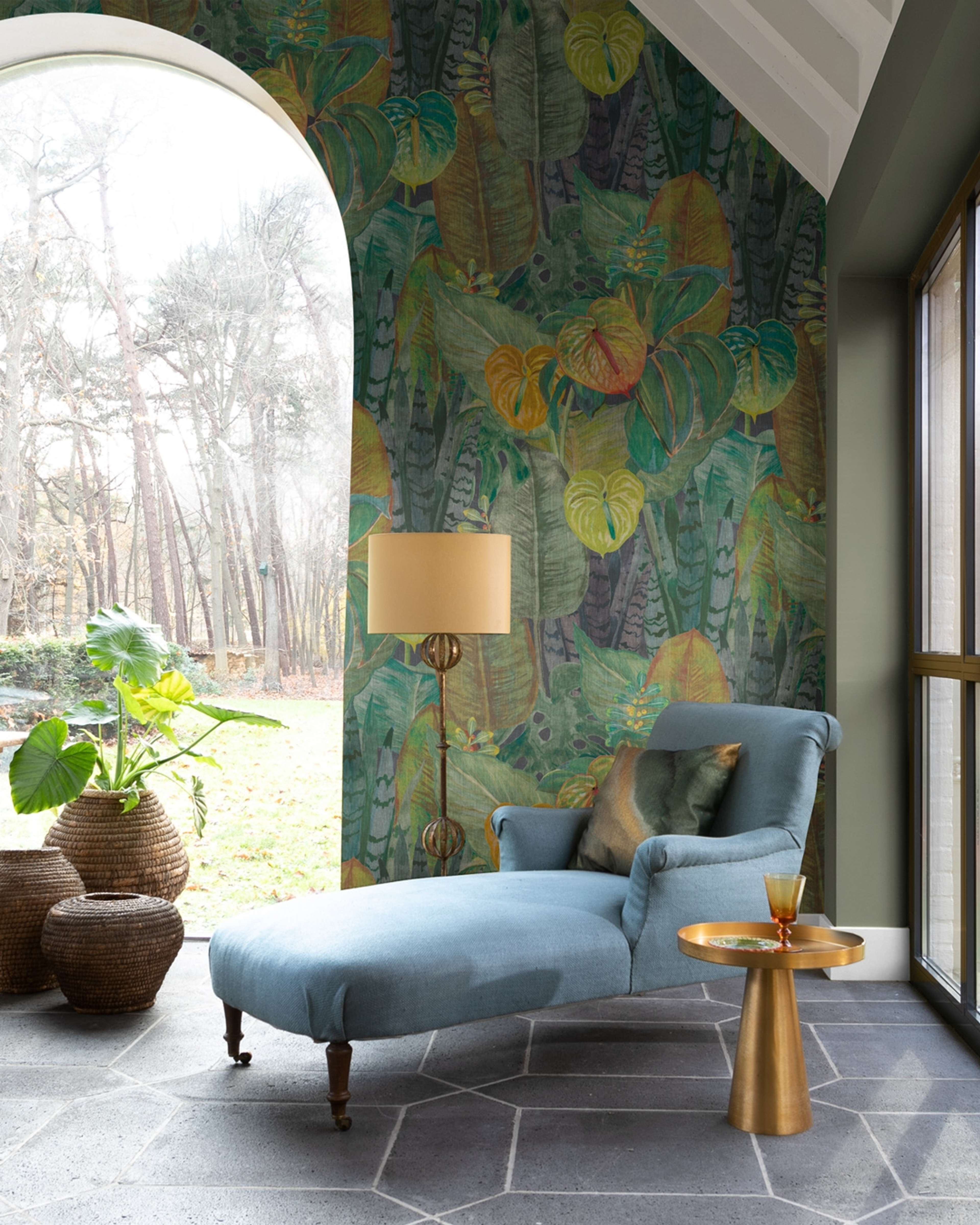 Tropical Mural tapet med botaniskt mönster i grön. Från kollektionen Tahiti. Nonwoven-material. Passar i vardagsrum, matsal och hall.