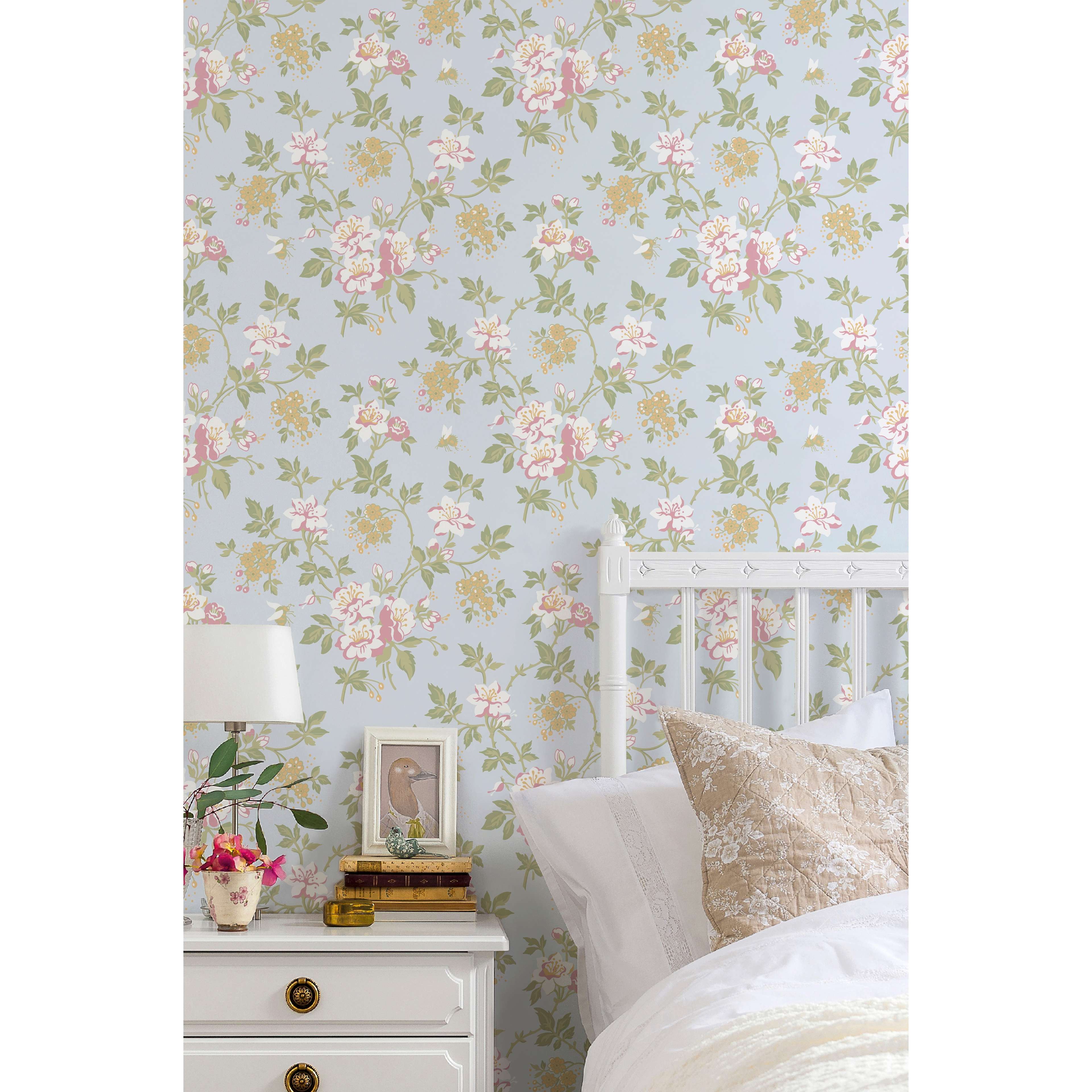 Ester Marias kammare, blå tapet från duro med blommigt mönster i blå. Från kollektionen Duro 1900. Nonwoven-material med rak passning. Country-stil.