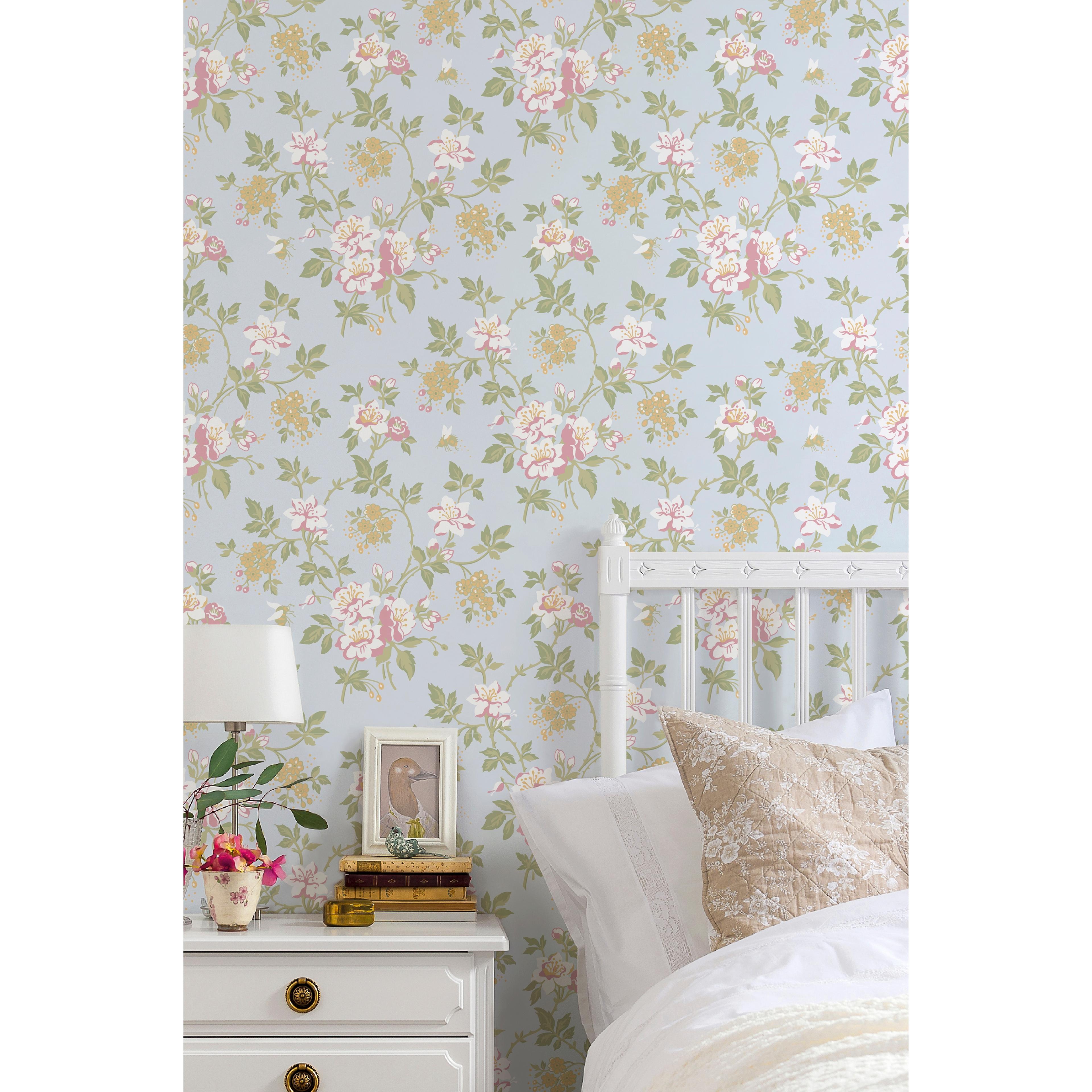 Ester Marias kammare, blå tapet från duro med blommigt mönster i blå. Från kollektionen Duro 1900. Nonwoven-material med rak passning. Country-stil.