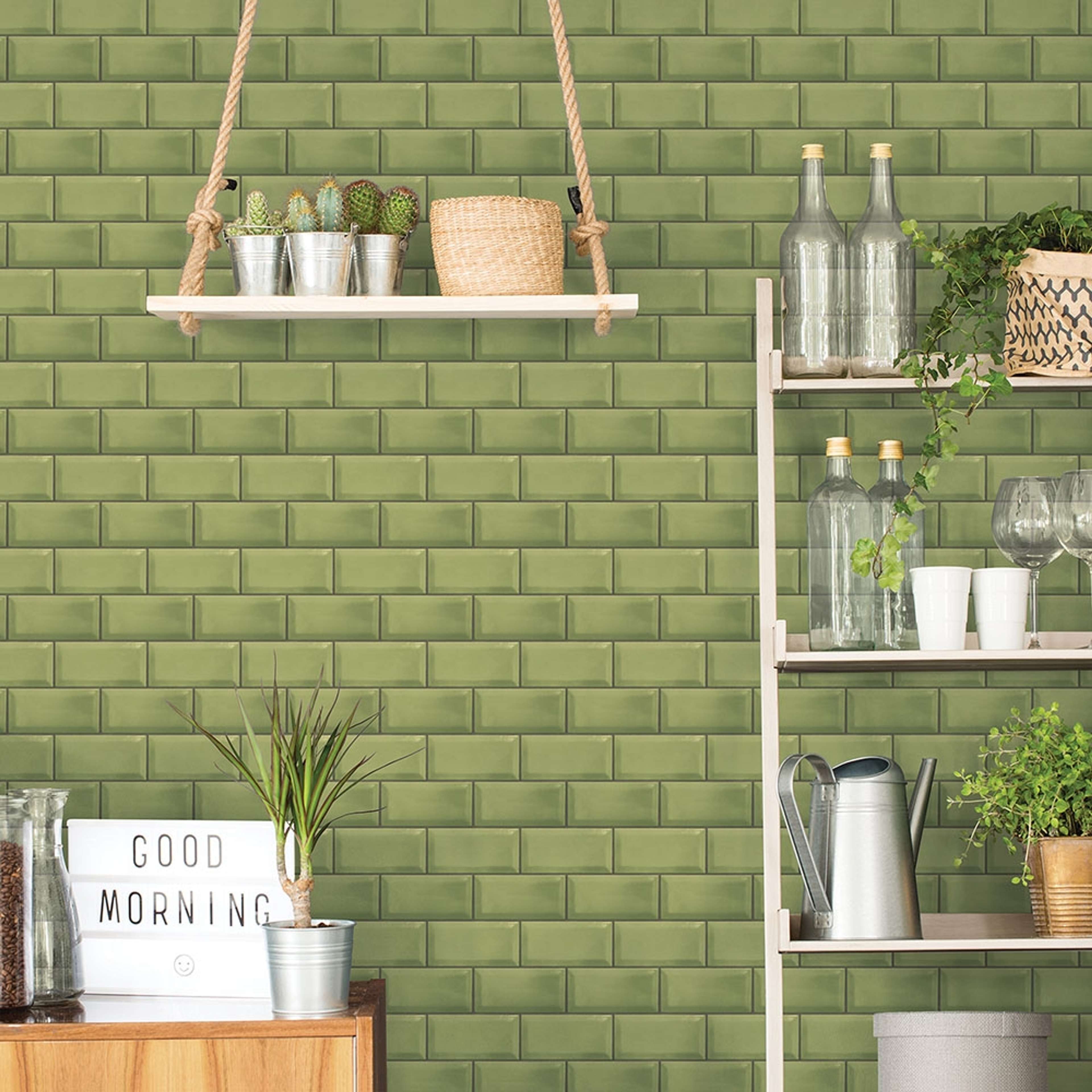 Metro Tile tapet i grå och grön. Från kollektionen Just Kitchens. Nonwoven-material med rak passning.