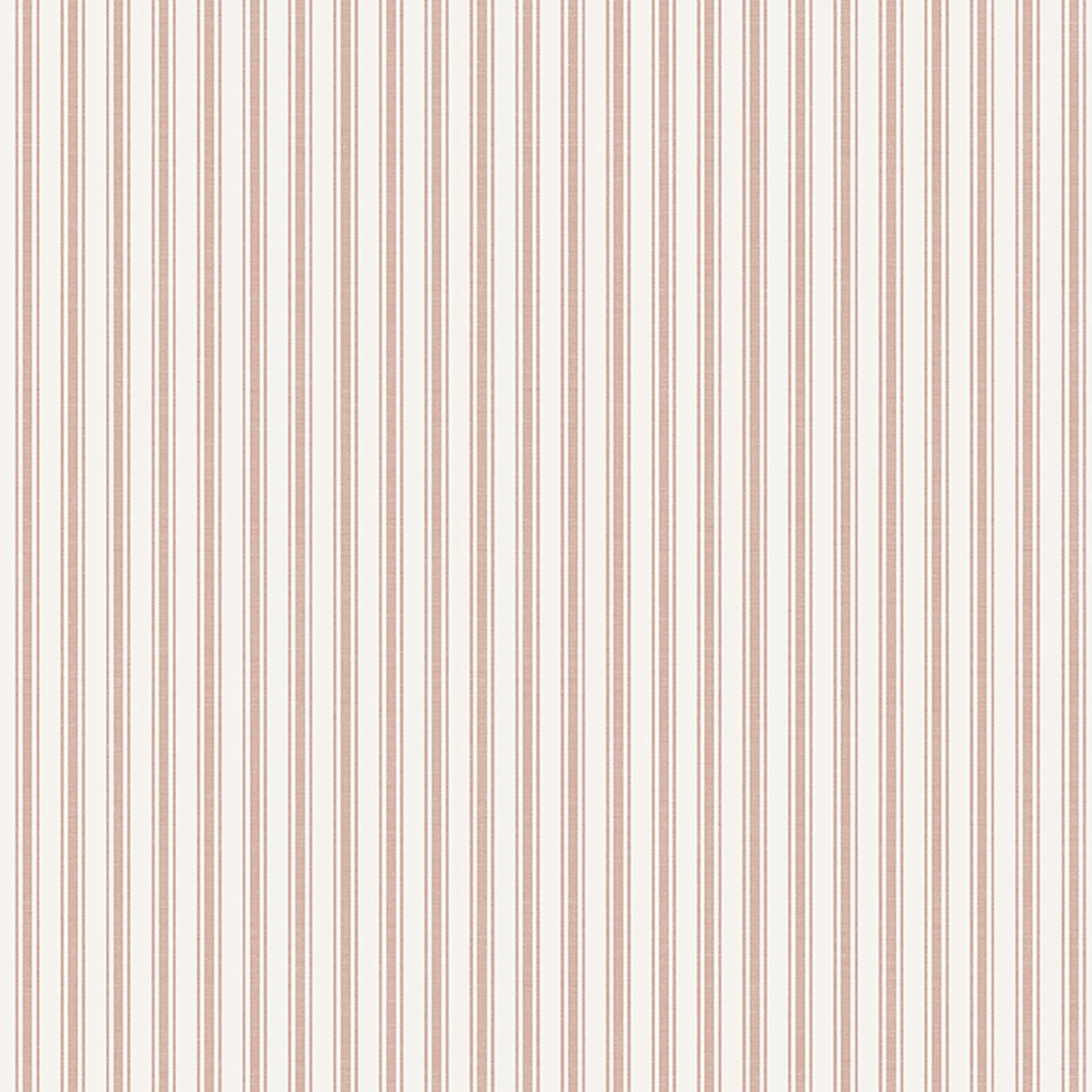 Aspö Stripe tapet från Boråstapeter med randigt mönster i röd. Från kollektionen Marstrand II. Nonwoven-material. Passar i vardagsrum, matsal och arbetsrum.