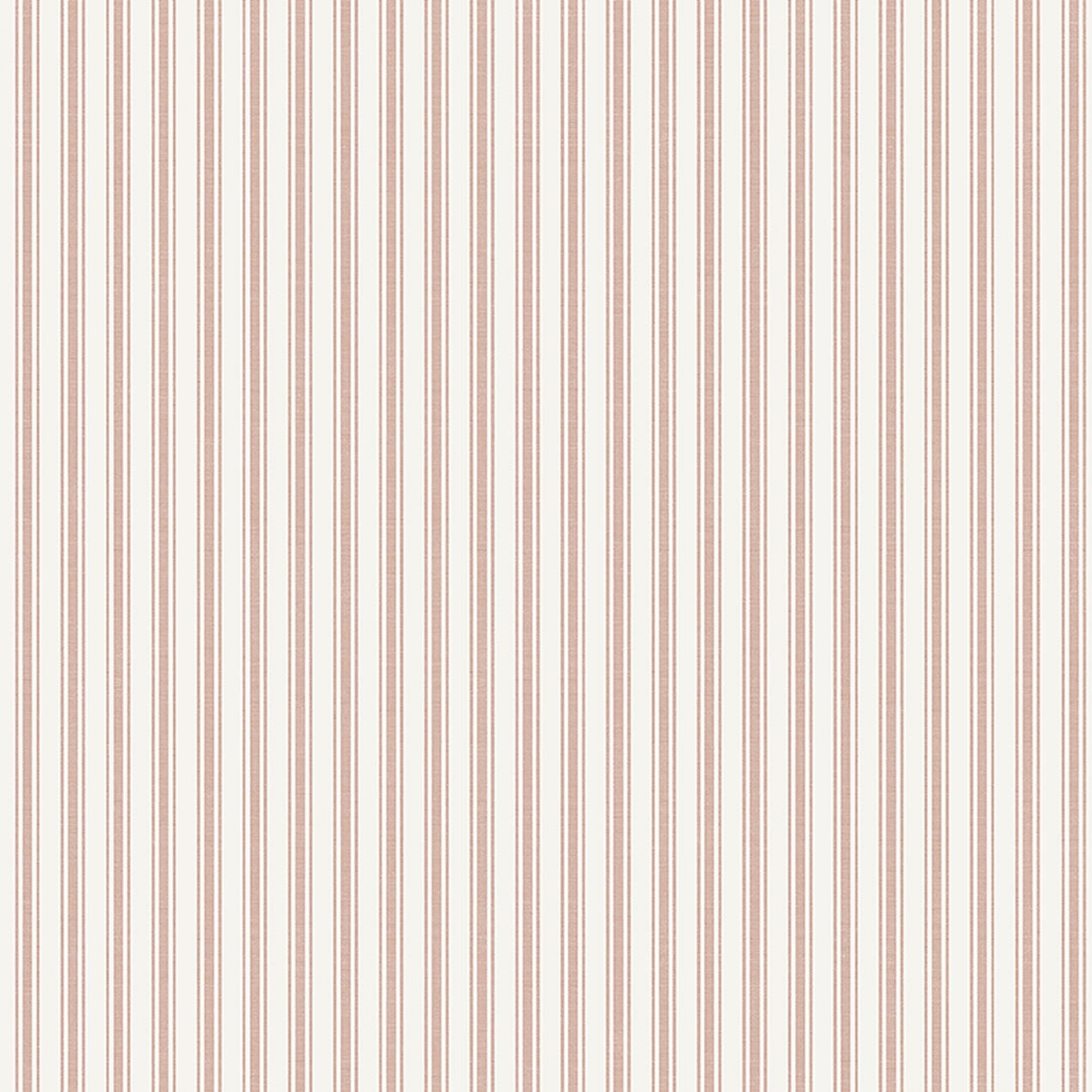 Aspö Stripe tapet från Boråstapeter med randigt mönster i röd. Från kollektionen Marstrand II. Nonwoven-material. Passar i vardagsrum, matsal och arbetsrum.