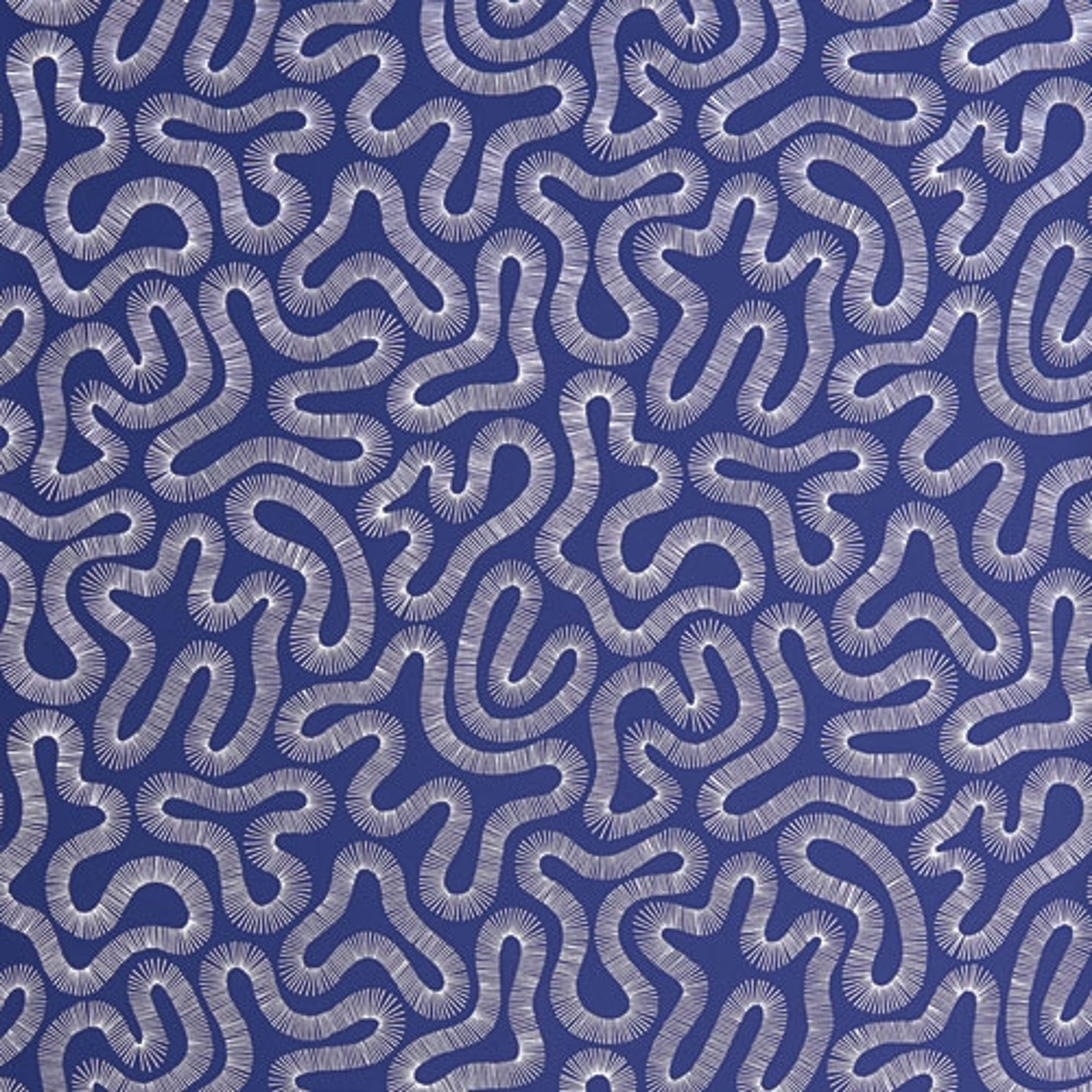 Coral Lapis tapet från Midbec med retro mönster i blå. Från kollektionen Pioneer. Nonwoven-material med förskjuten passning.