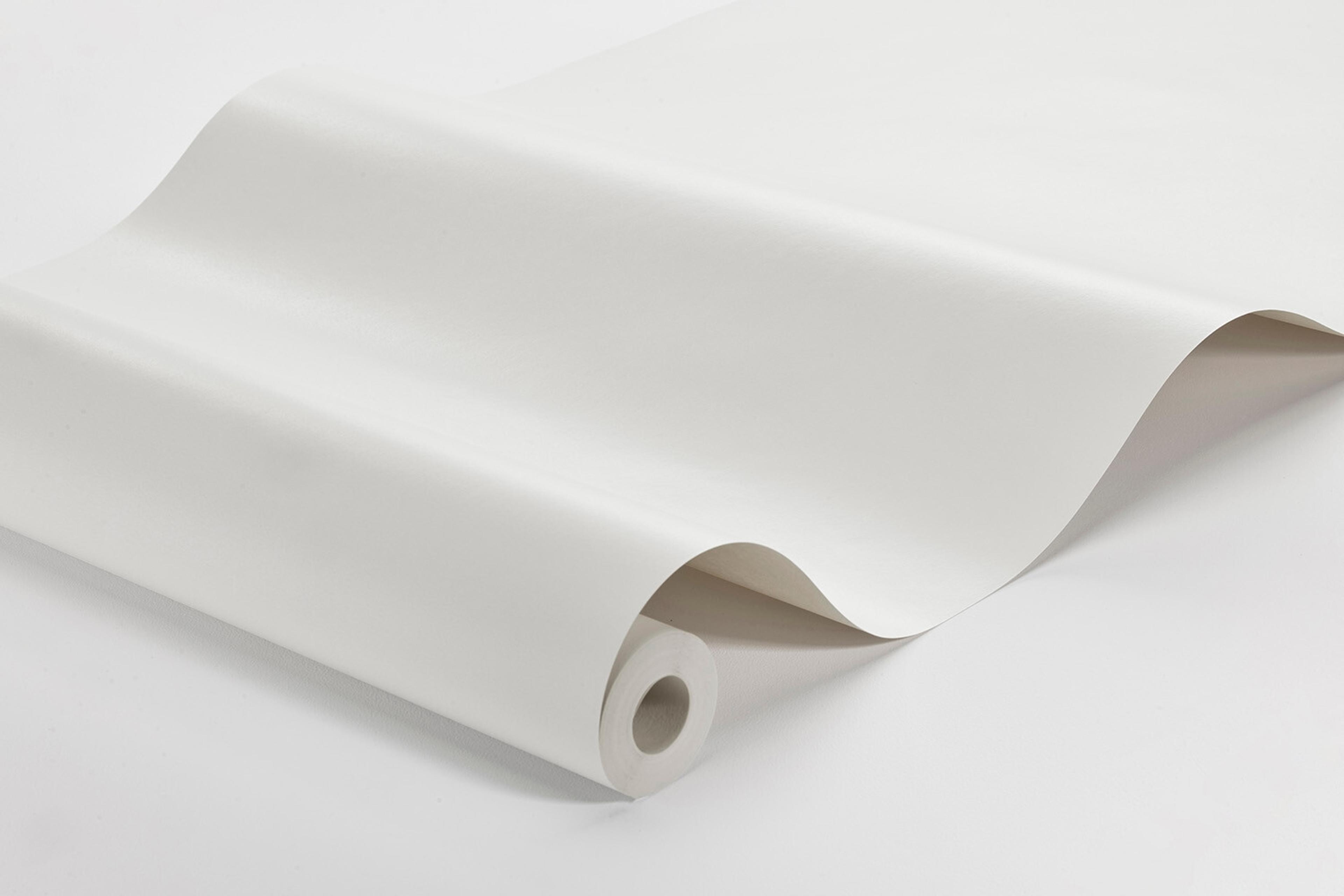 Bright White tapet enfärgad i vit. Från kollektionen Pigment. Nonwoven-material.
