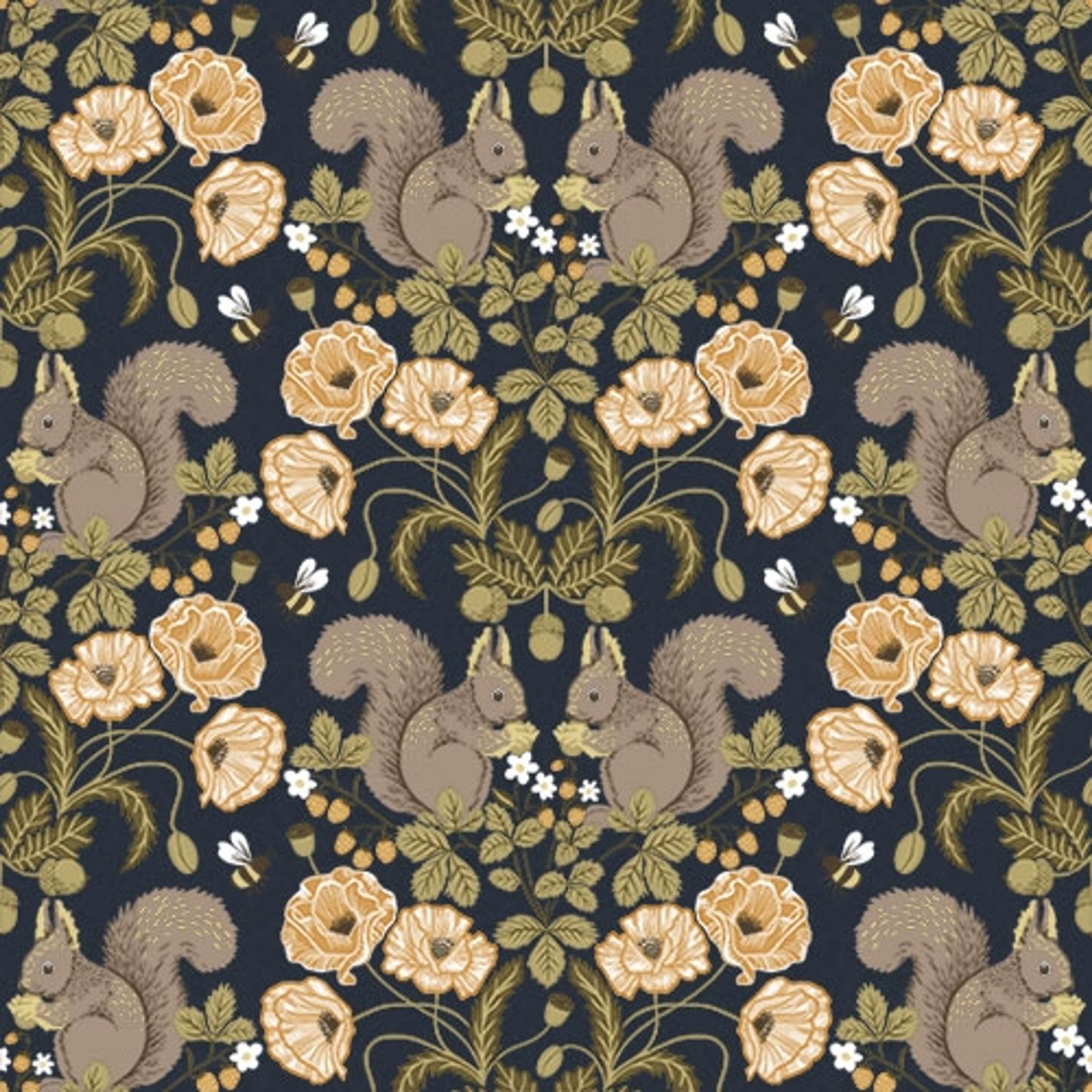 Kurre  blommor och djur, mörk botten tapet med blommigt mönster i grå. Från kollektionen Grönhaga. Nonwoven-material med rak passning. Passar i barnrum.