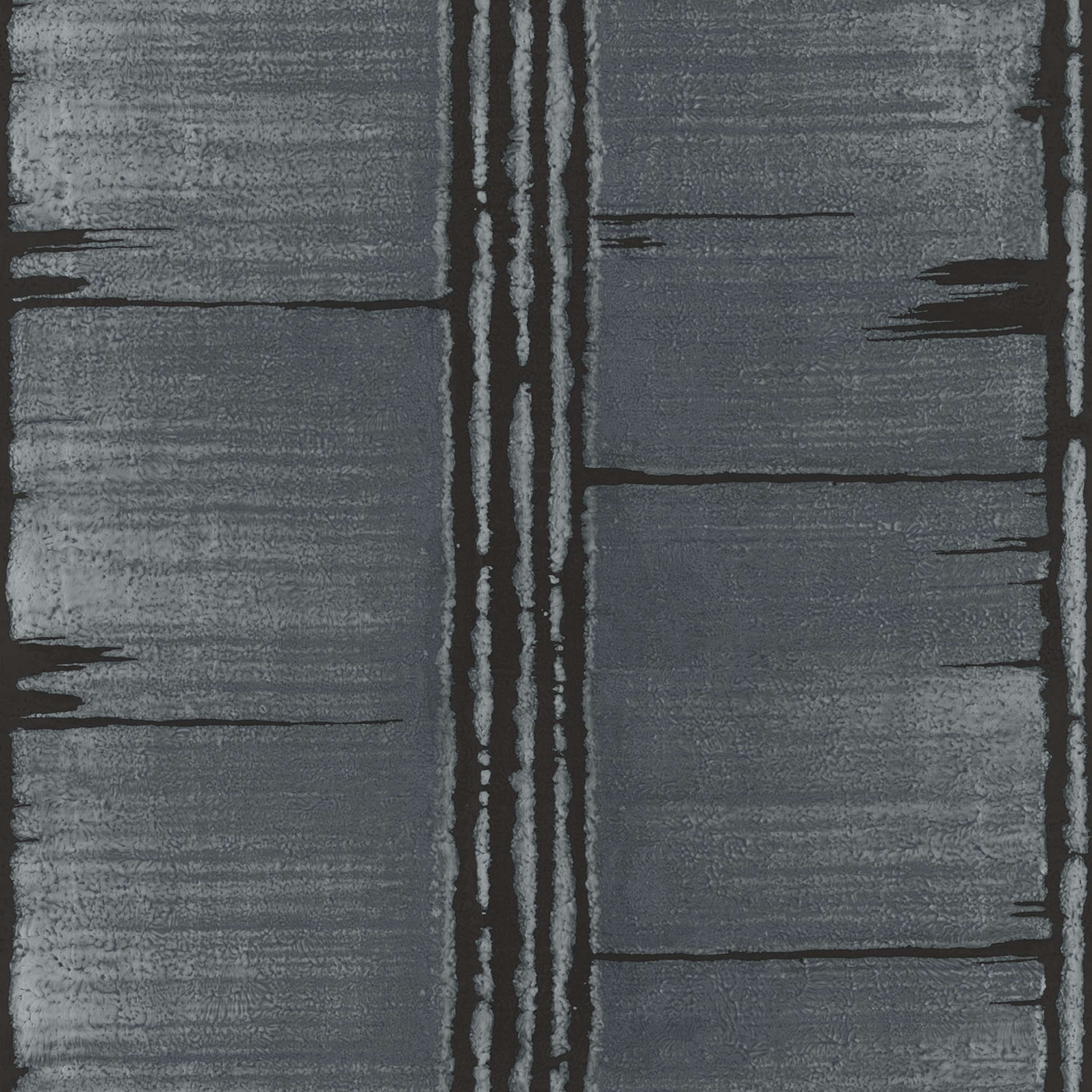 Bark Stripe tapet i blå tapet med randigt mönster i blå. Från kollektionen bazaar. Nonwoven-material med förskjuten passning. Passar i vardagsrum och matsal.