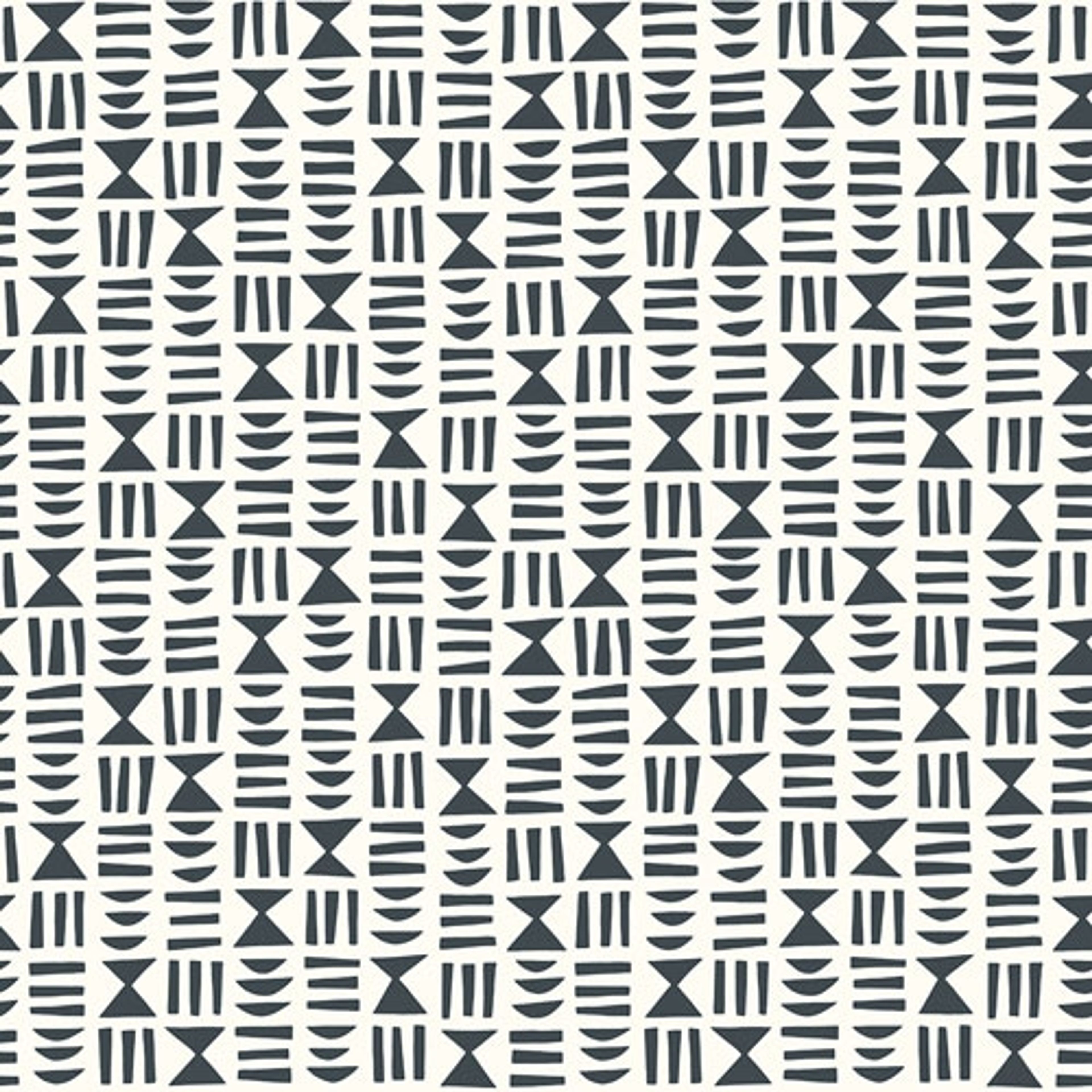 Heiroglyph Lead tapet från Midbec med grafiskt, retro mönster i grå. Från kollektionen Kinfolk. Nonwoven-material med rak passning. Vintage, stram-stil.