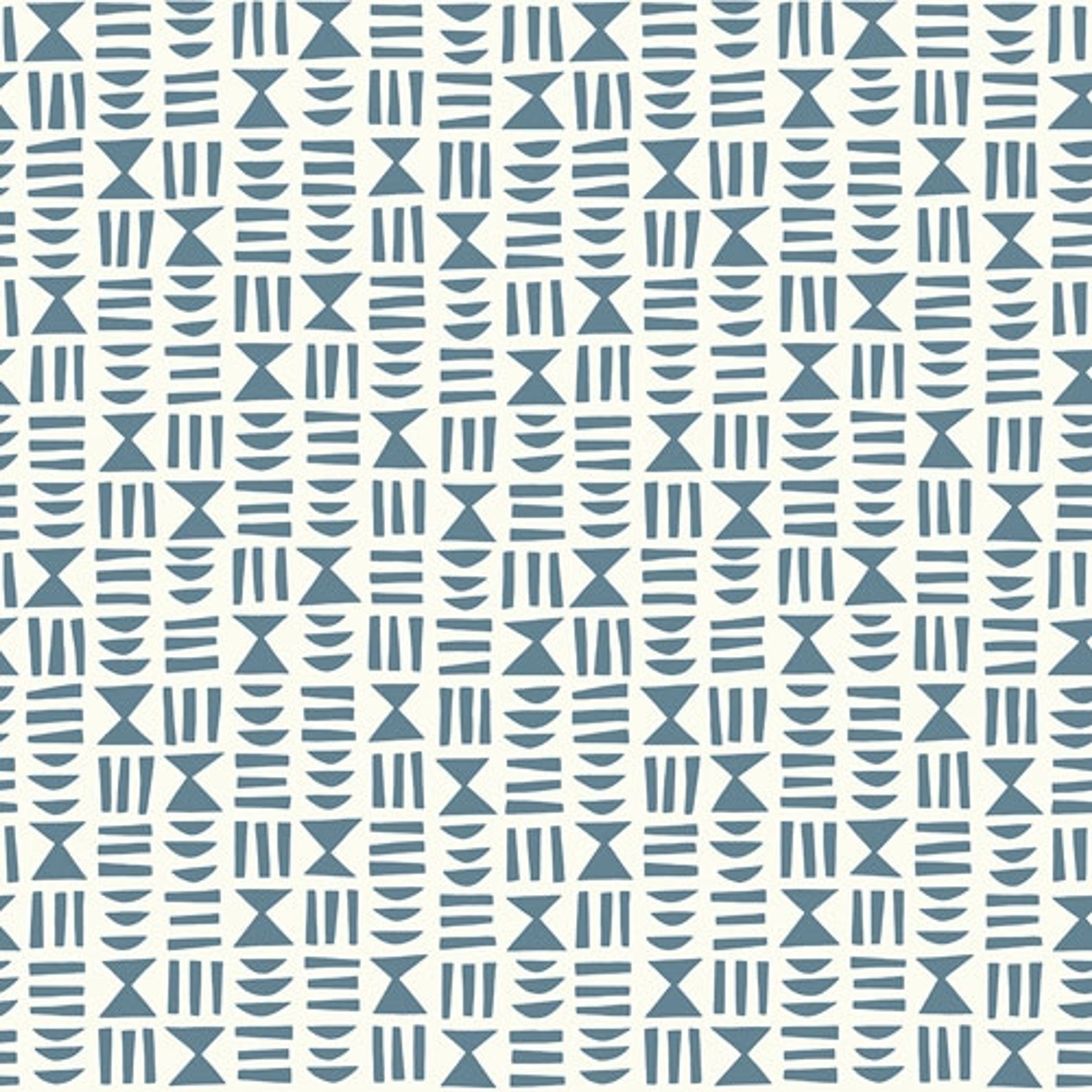 Heiroglyph Denim tapet från Midbec med grafiskt, retro mönster i blå. Från kollektionen Kinfolk. Nonwoven-material med rak passning.