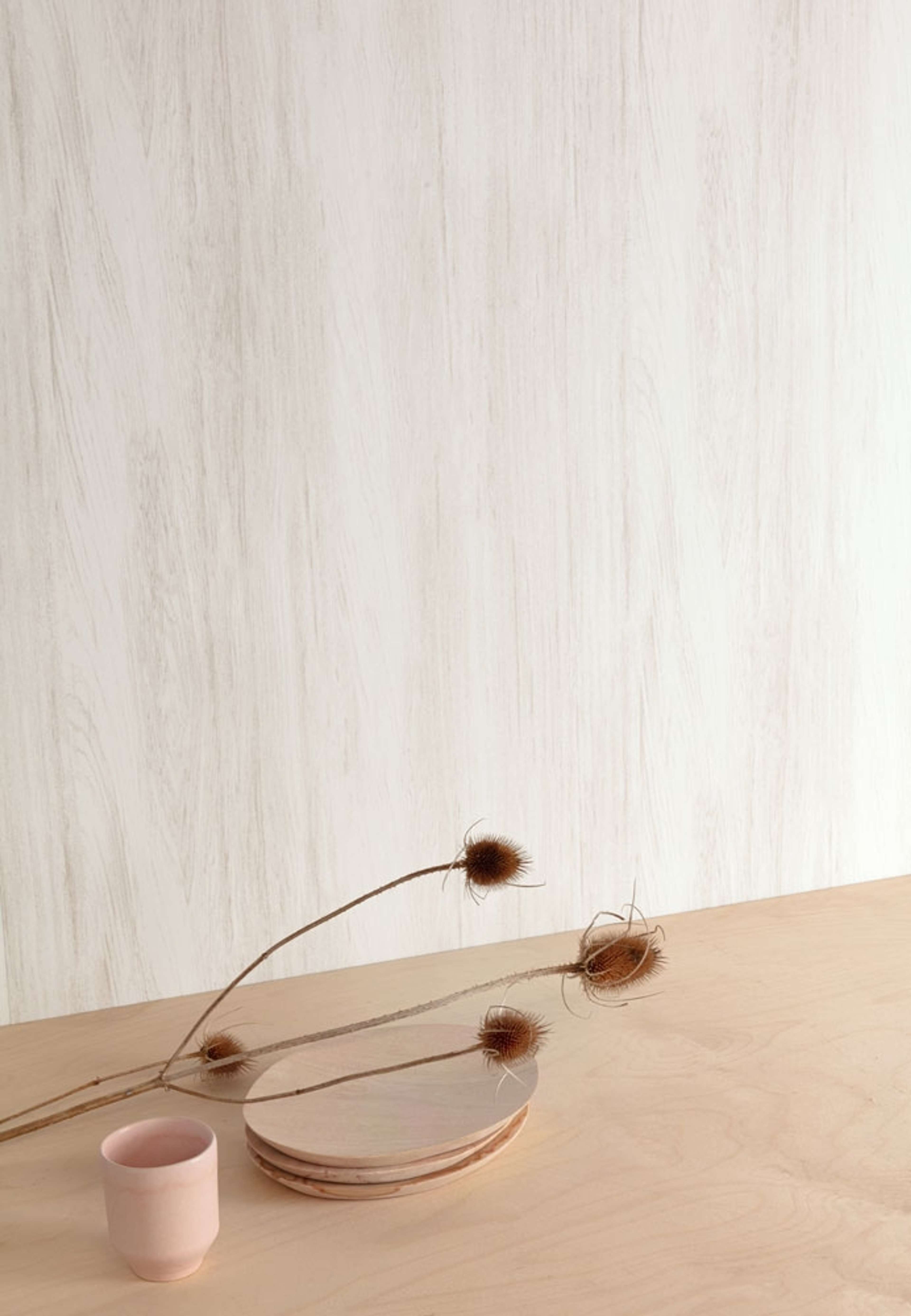 Wood snow tapet med träimitation mönster i vit. Från kollektionen lotus. Nonwoven-material.
