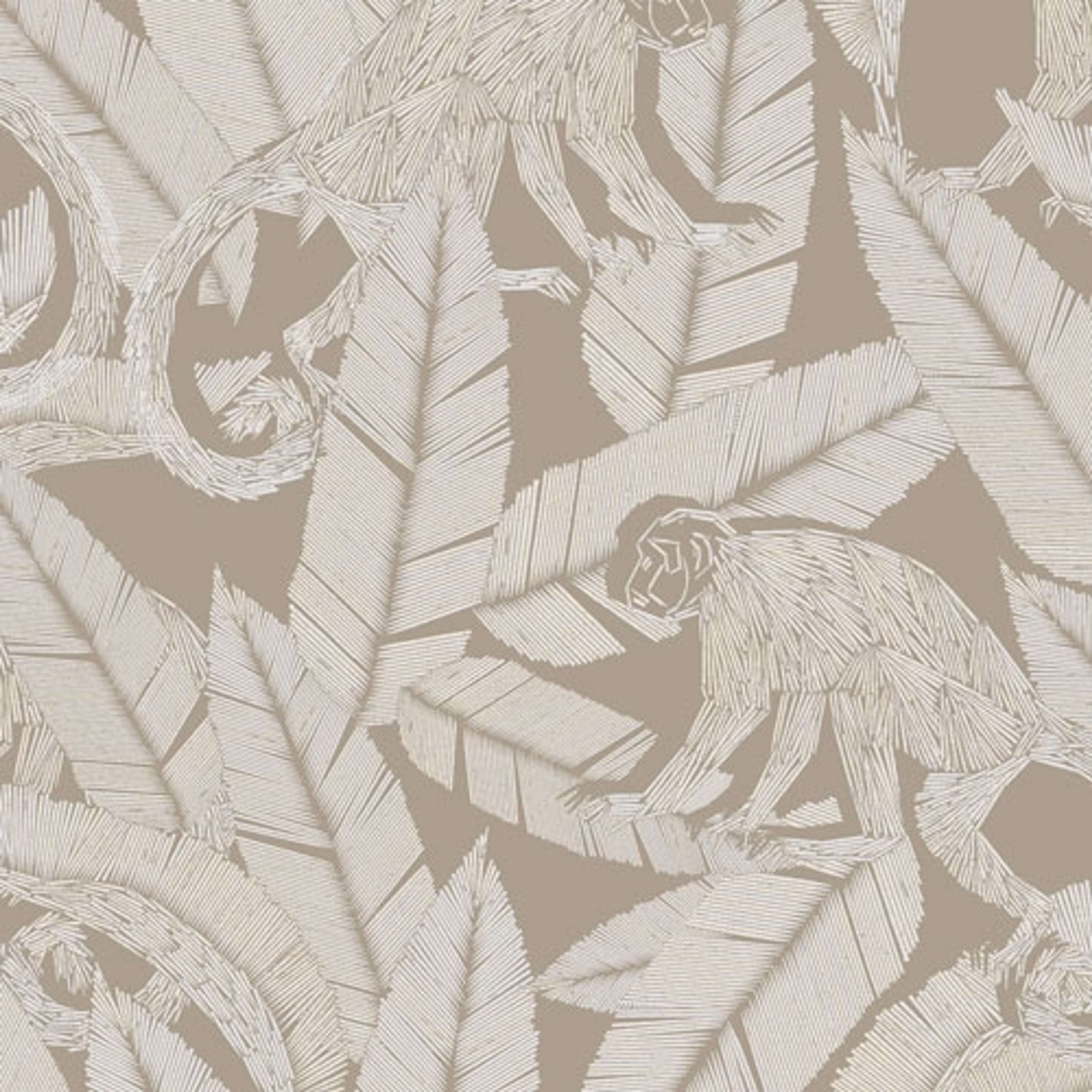 Monkey Desert tapet tapet från Midbec med djur, botaniskt mönster i beige. Från kollektionen Tribute. Nonwoven-material med förskjuten passning. Passar i vardagsrum, matsal och hall.