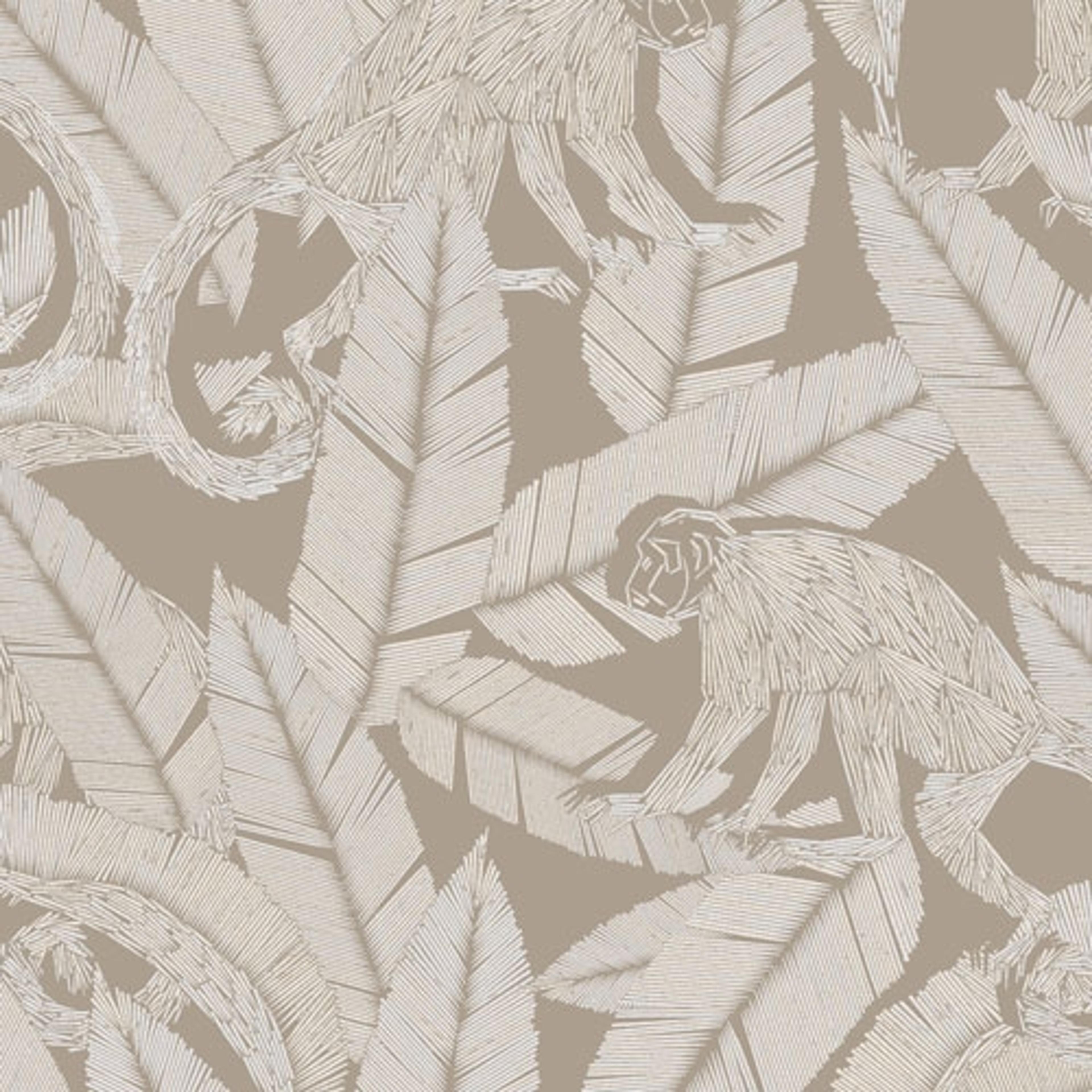 Monkey Desert tapet tapet från Midbec med djur, botaniskt mönster i beige. Från kollektionen Tribute. Nonwoven-material med förskjuten passning. Passar i vardagsrum, matsal och hall.