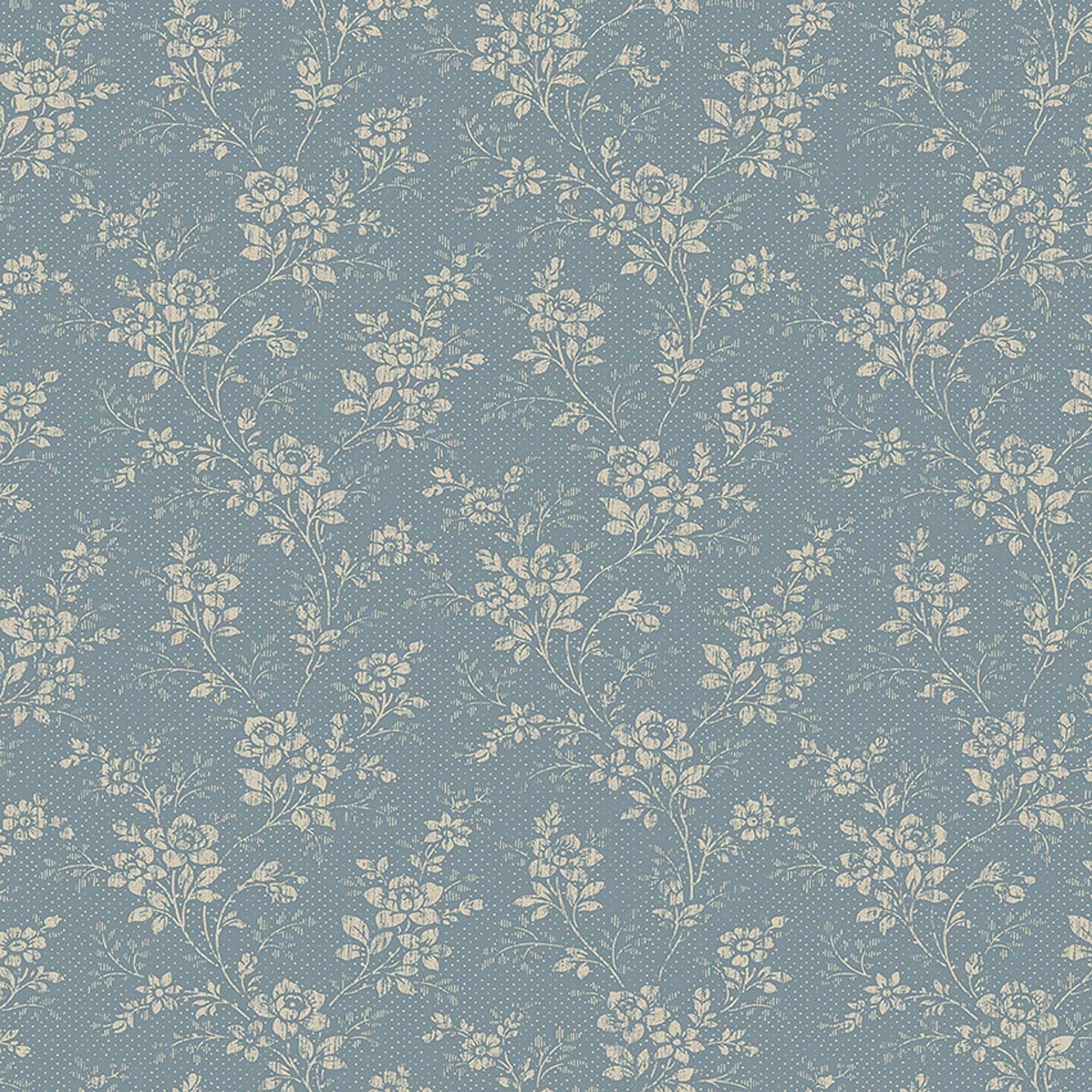 Hip Rose tapet med blommigt mönster i blå. Från kollektionen Woodland. Nonwoven-material med förskjuten passning.