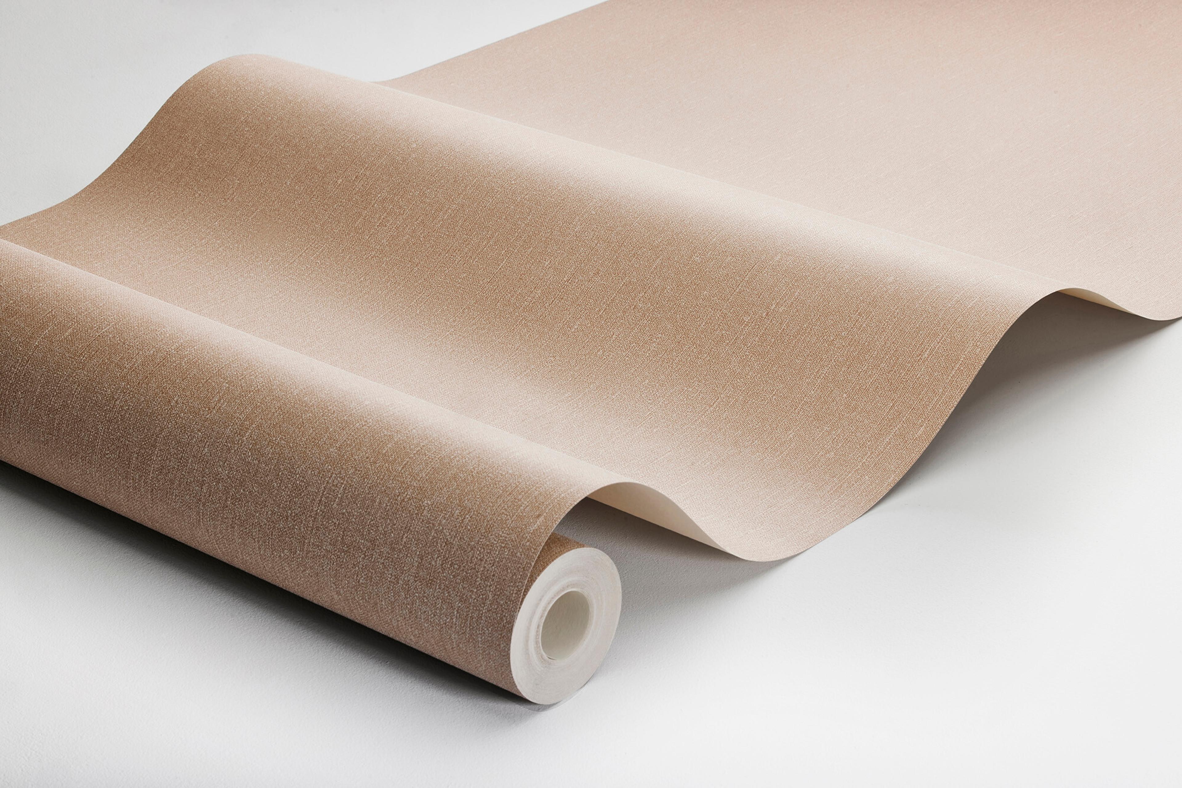 Terracotta Linen tapet med enfargat, textilimitation mönster i röd. Från kollektionen Linen. Nonwoven-material. Passar i vardagsrum och matsal.