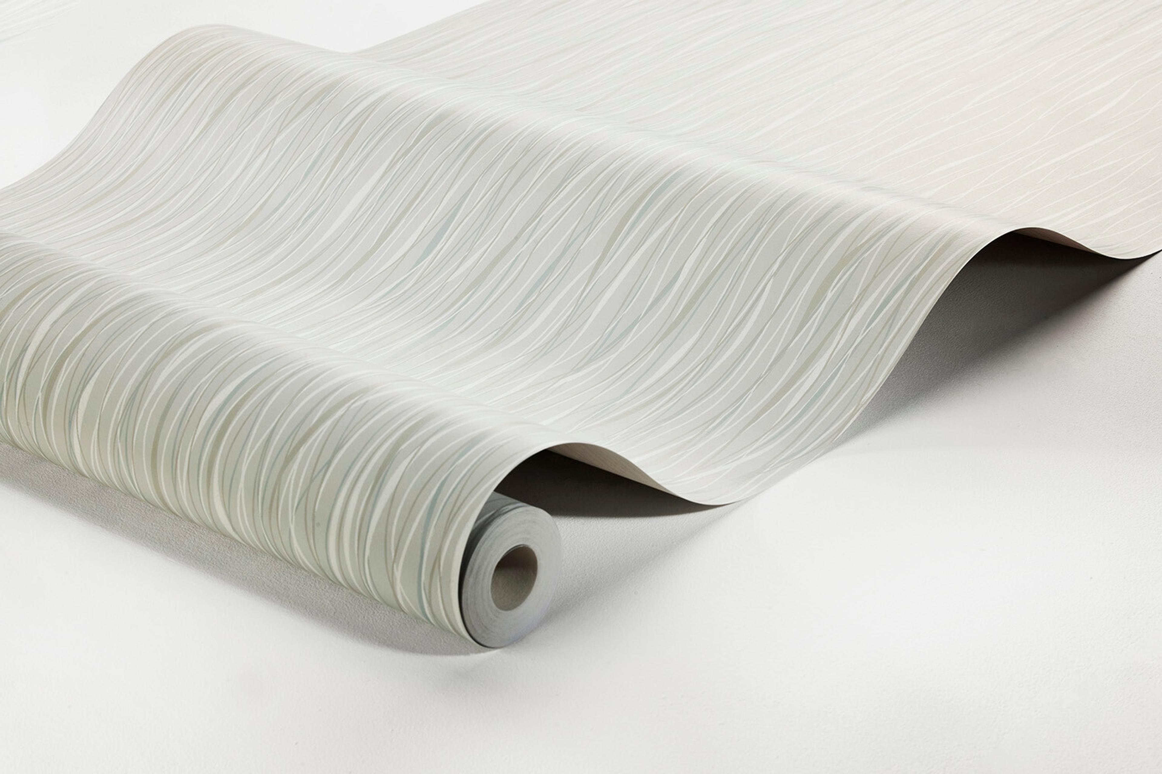 Ängby tapet med grafiskt mönster i grå. Från kollektionen Alla Tiders Hus. Nonwoven-material med förskjuten passning. Passar i vardagsrum, matsal och kök.