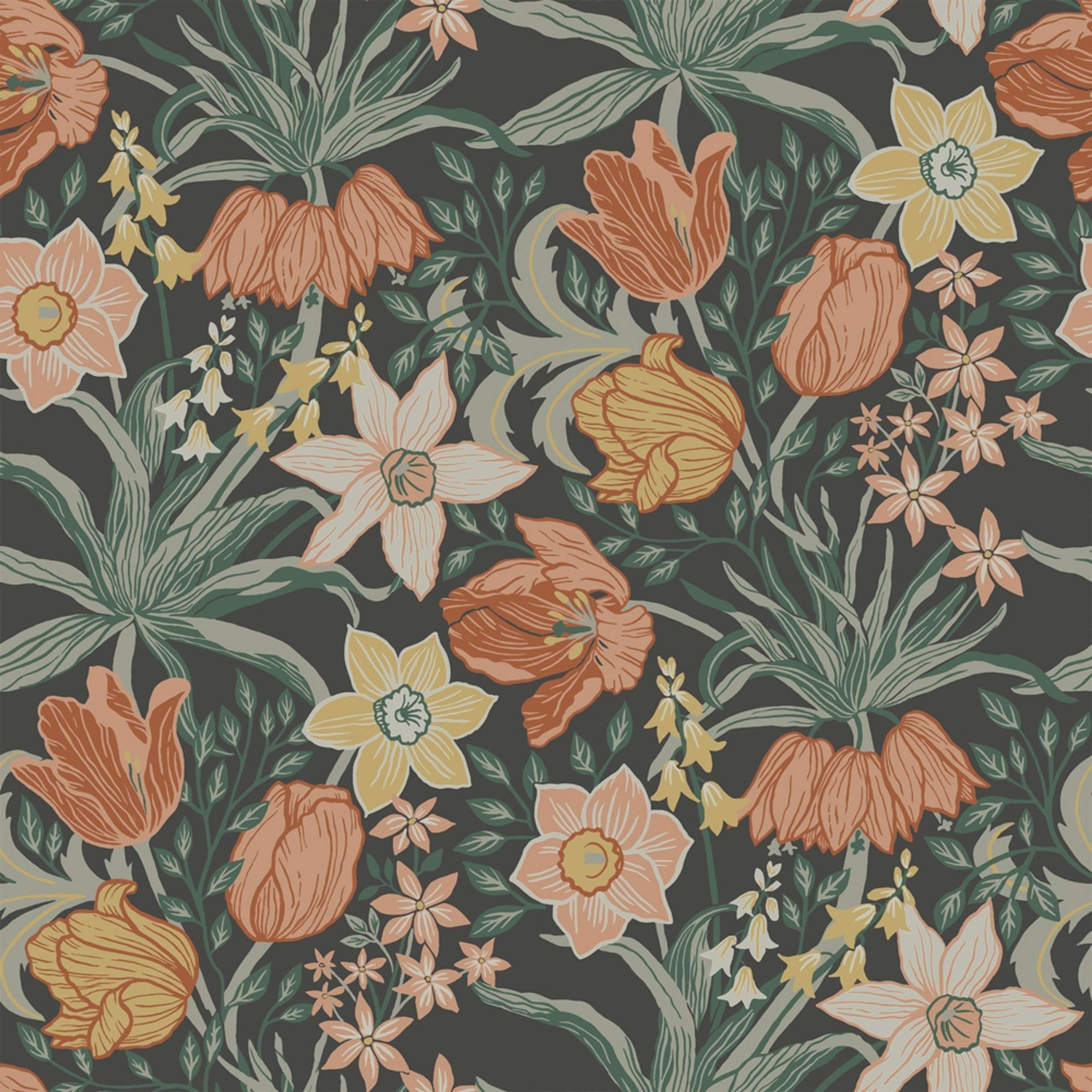 Cecilia tapet med blommigt mönster i svart. Från kollektionen Fågelsång. Nonwoven-material med rak passning.