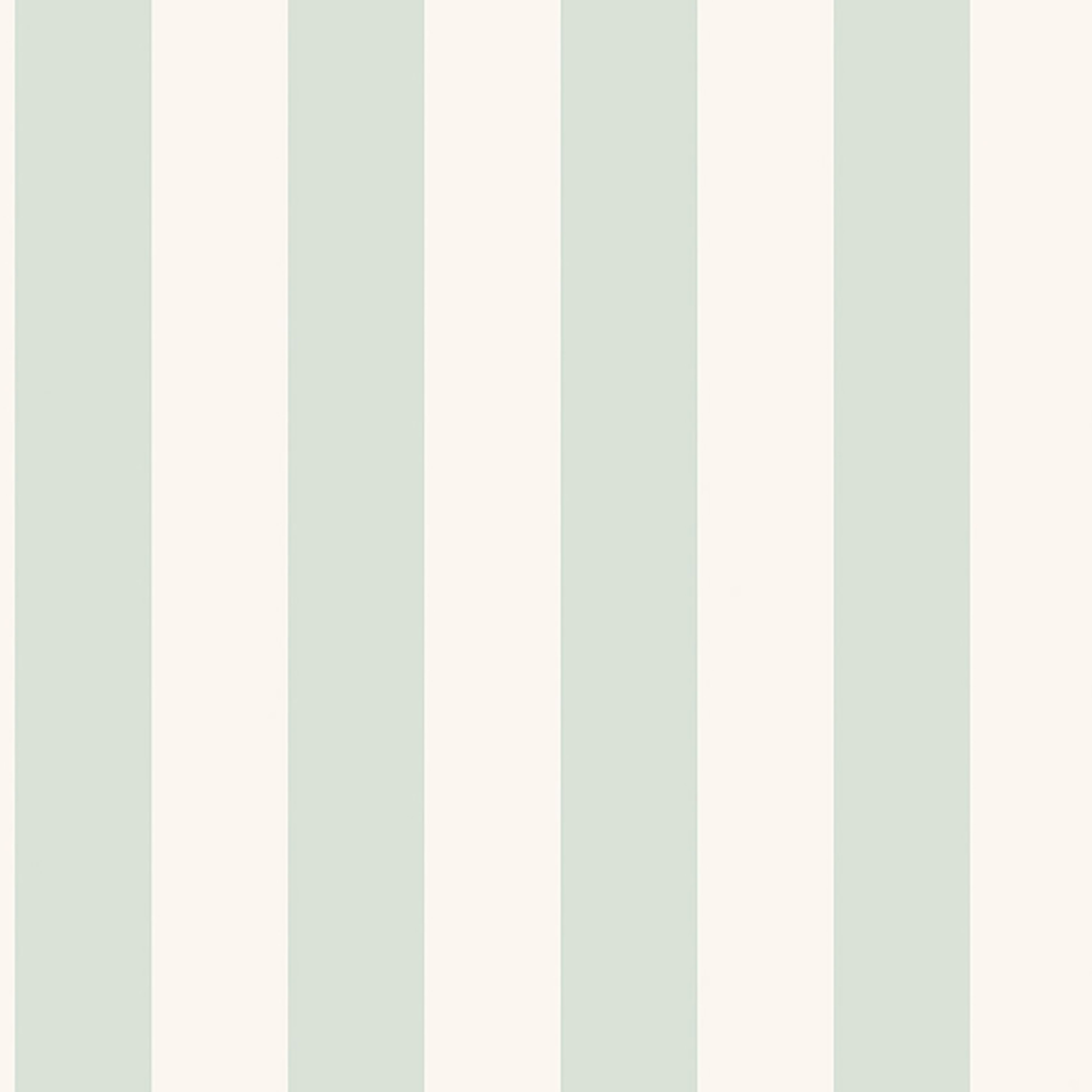 Falsterbo Stripe tapet från Boråstapeter med randigt mönster i grön. Från kollektionen Falsterbo III. Nonwoven-material.