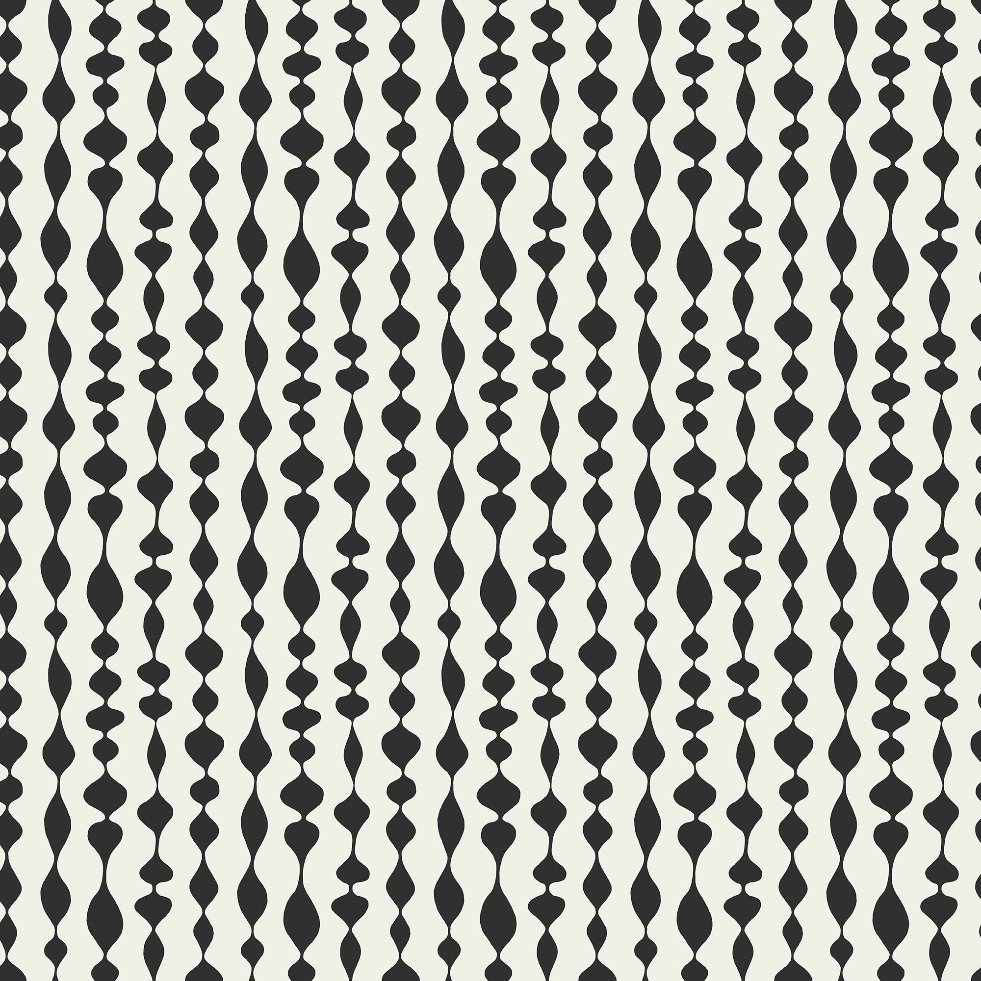 Margaret Rose svart tapet med grafiskt mönster i svart. Från kollektionen Gammalsvenska klassiker 1850–1950. Nonwoven-material med rak passning.