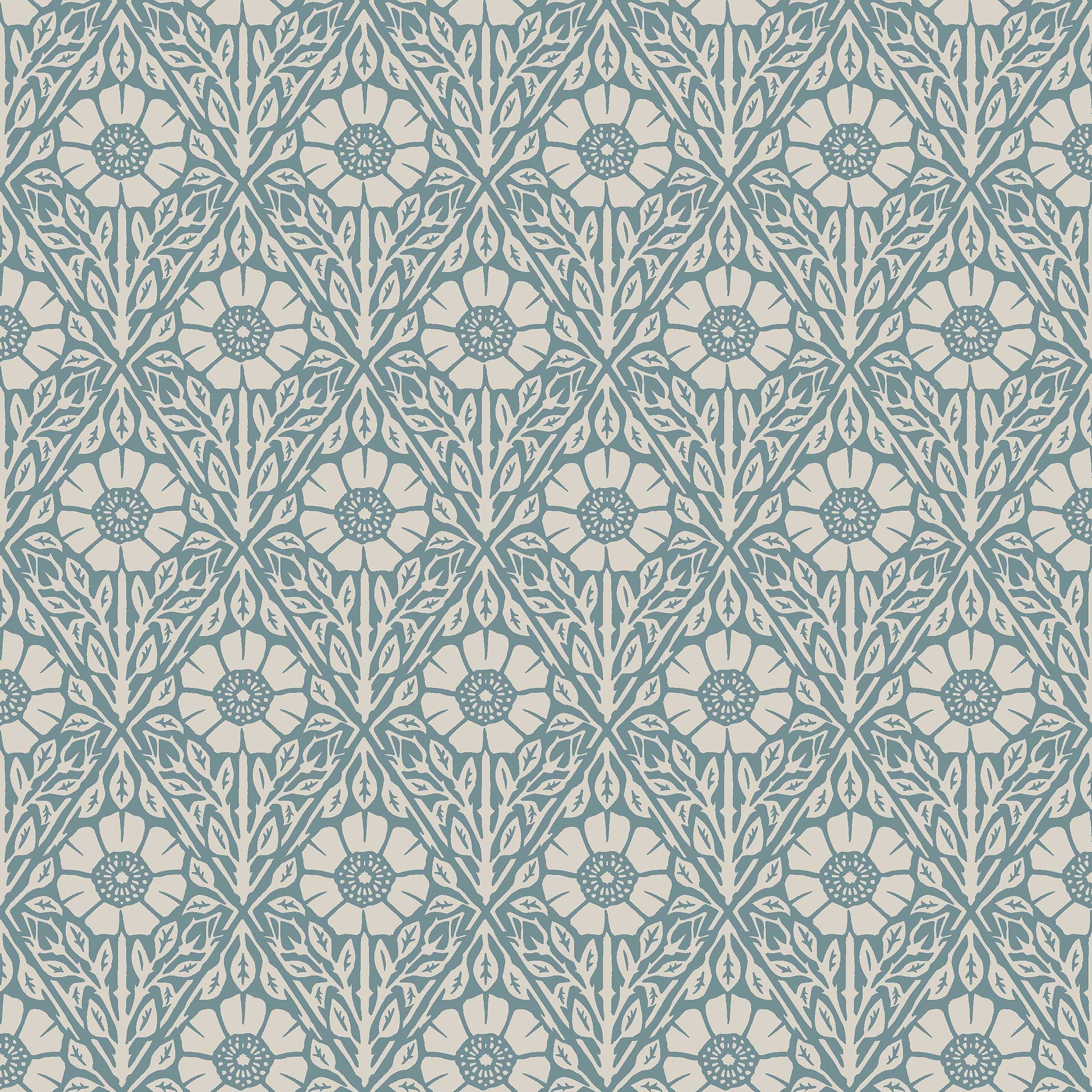 Nyponros blå, tapet tapet med blommigt mönster i blå. Från kollektionen Nordic Folk. Nonwoven-material med förskjuten passning. Passar i vardagsrum.