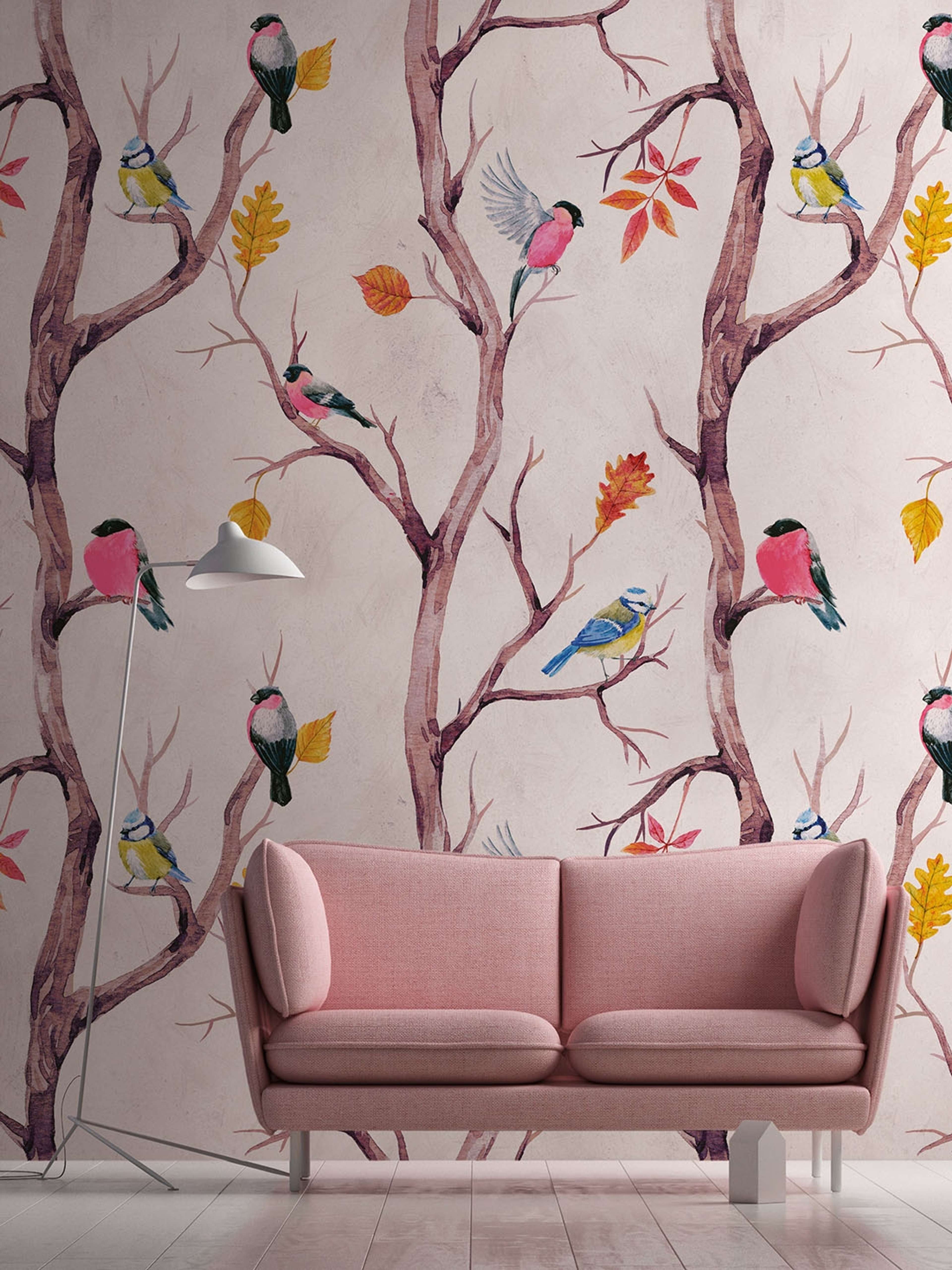 Botanic & Jungle tapet med botaniskt mönster i rosa. Från kollektionen The Wall. Nonwoven-material. Passar i vardagsrum och matsal.