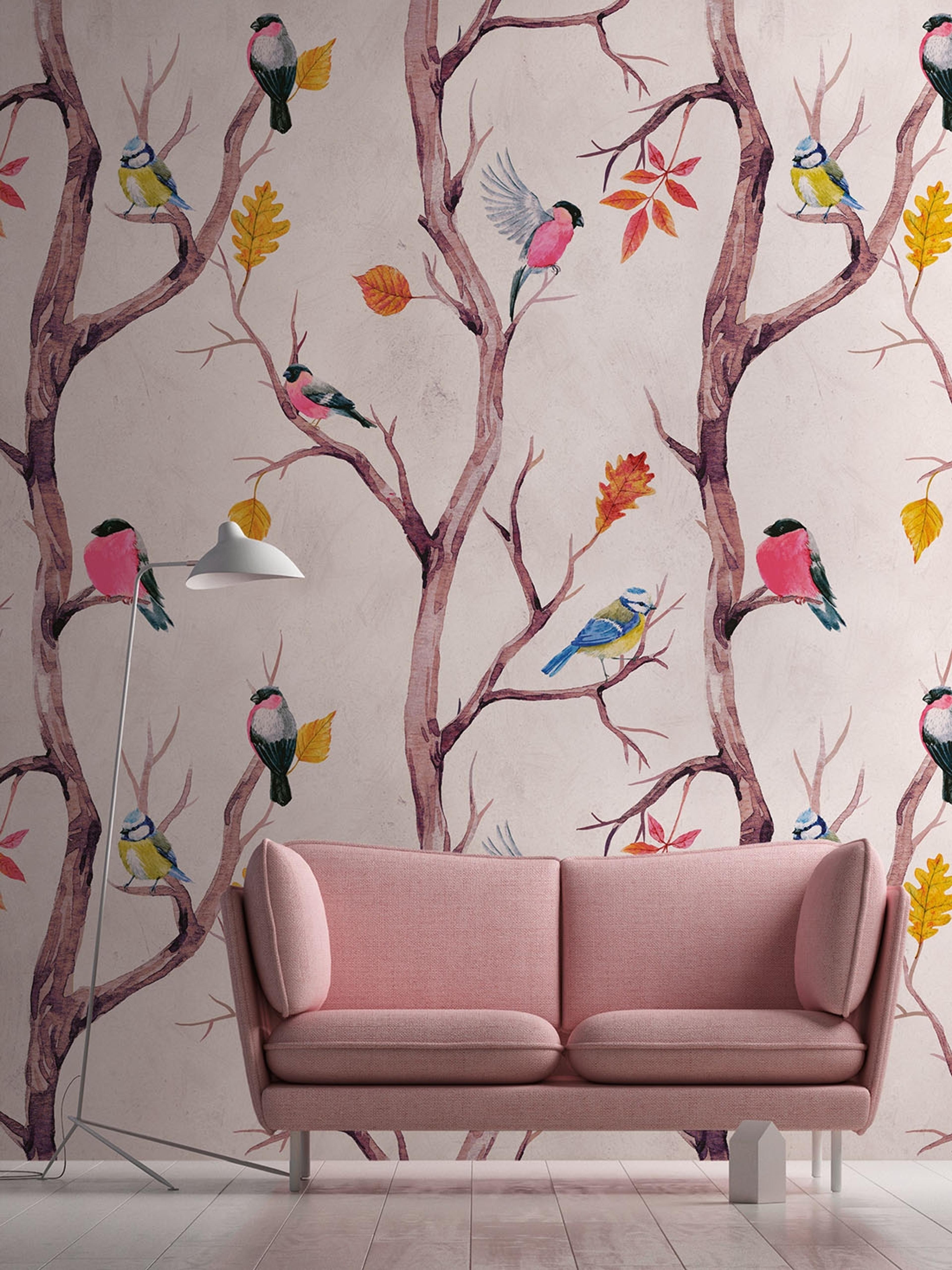 Botanic & Jungle tapet med botaniskt mönster i rosa. Från kollektionen The Wall. Nonwoven-material. Passar i vardagsrum och matsal.