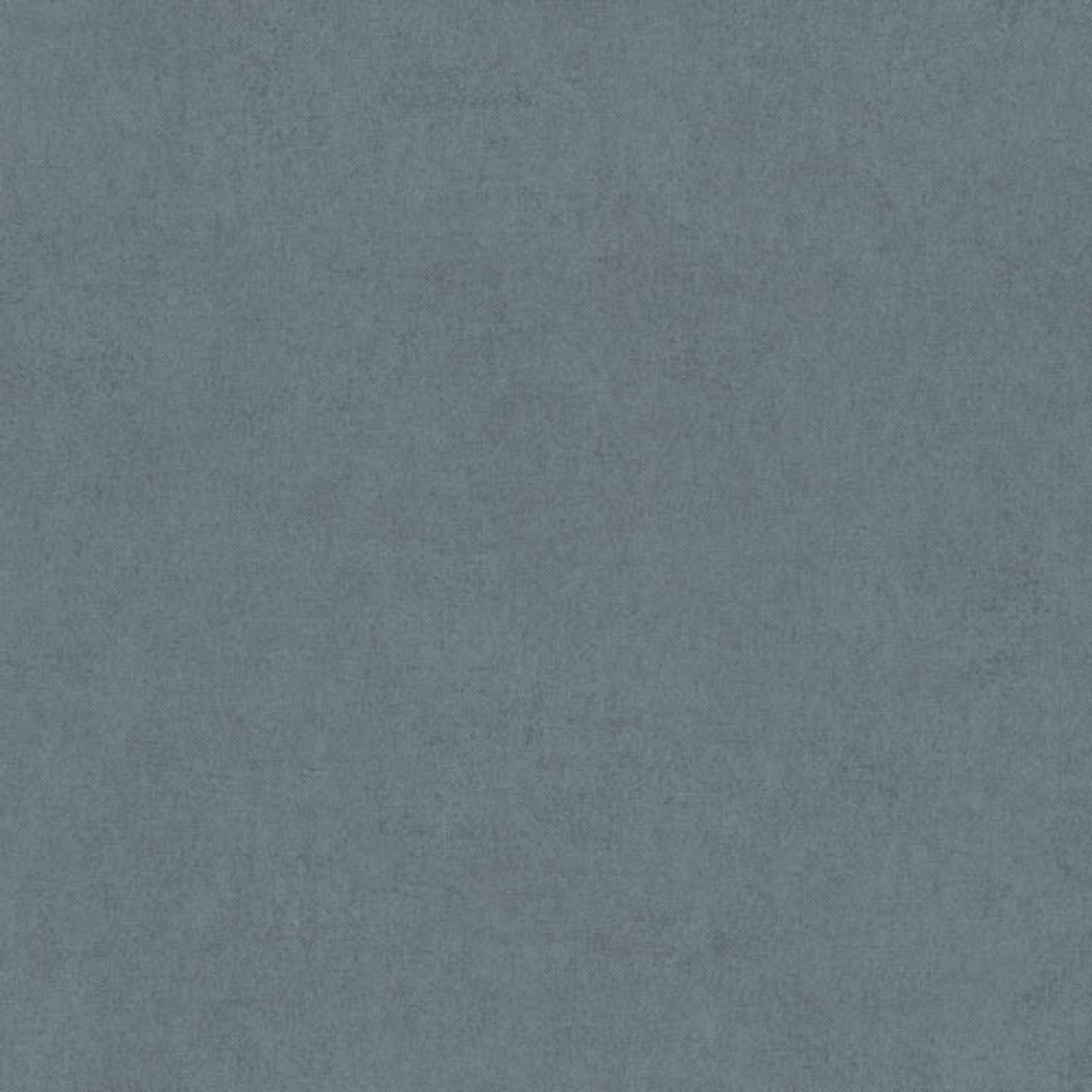 Lys Denim tapet från Midbec enfärgad i blå. Från kollektionen Colours. Nonwoven-material.