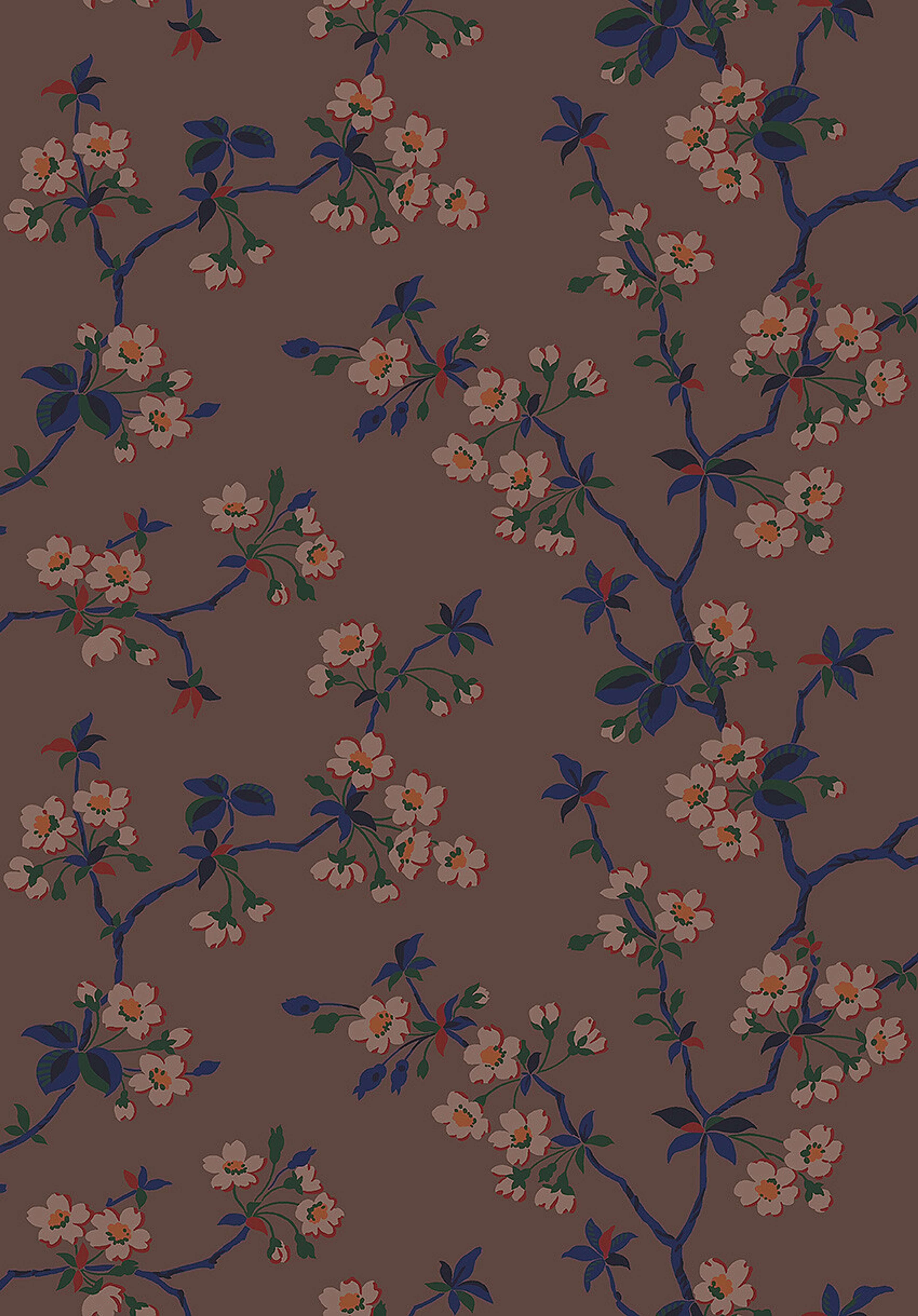 Trädgårdsstaden tapet med blommigt mönster i brun. Från kollektionen Alla Tiders Hus. Nonwoven-material med förskjuten passning. Passar i vardagsrum, matsal och kök.