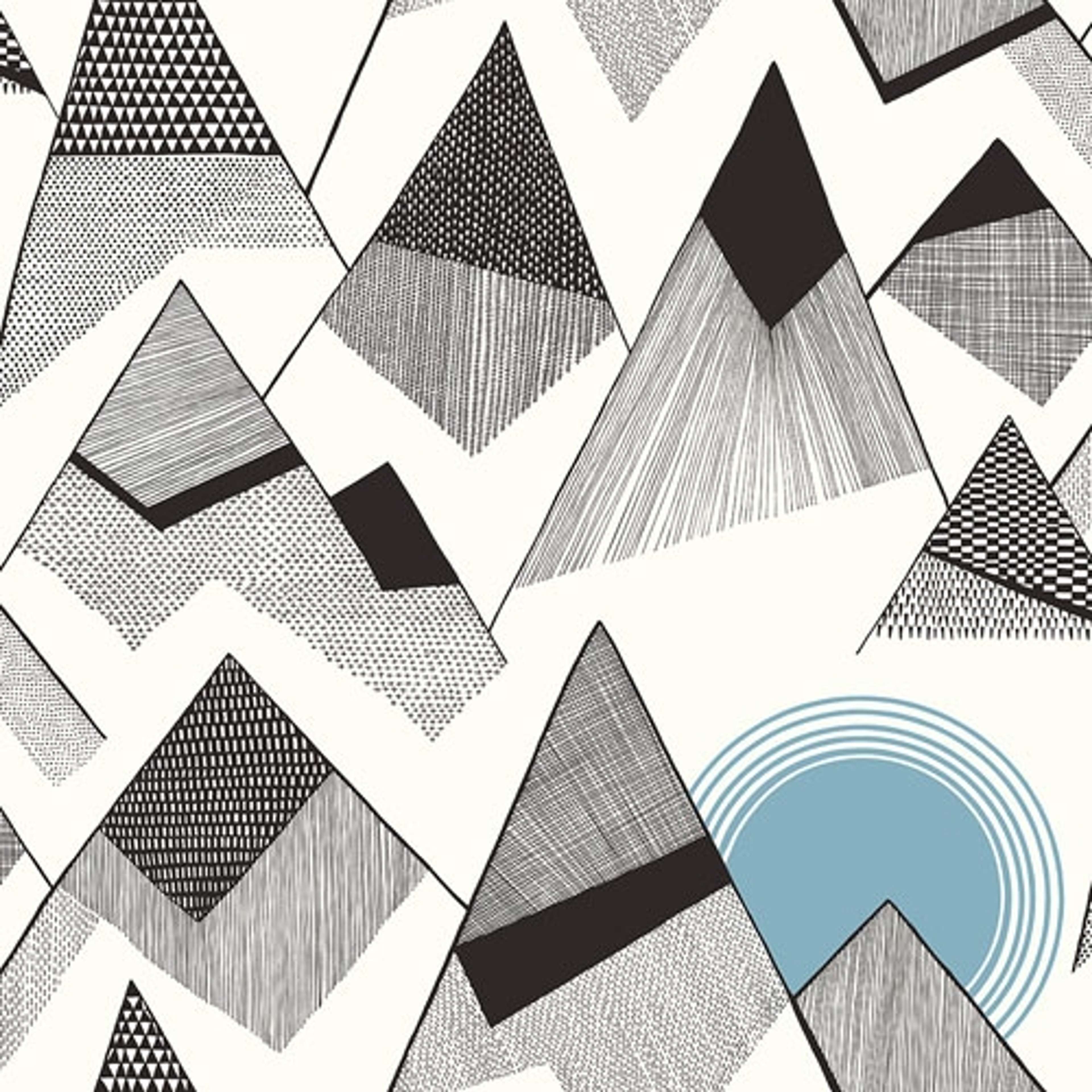 Mountains moonlight tapet från Midbec med grafiskt, retro mönster i vit. Från kollektionen Kinfolk. Nonwoven-material med förskjuten passning.