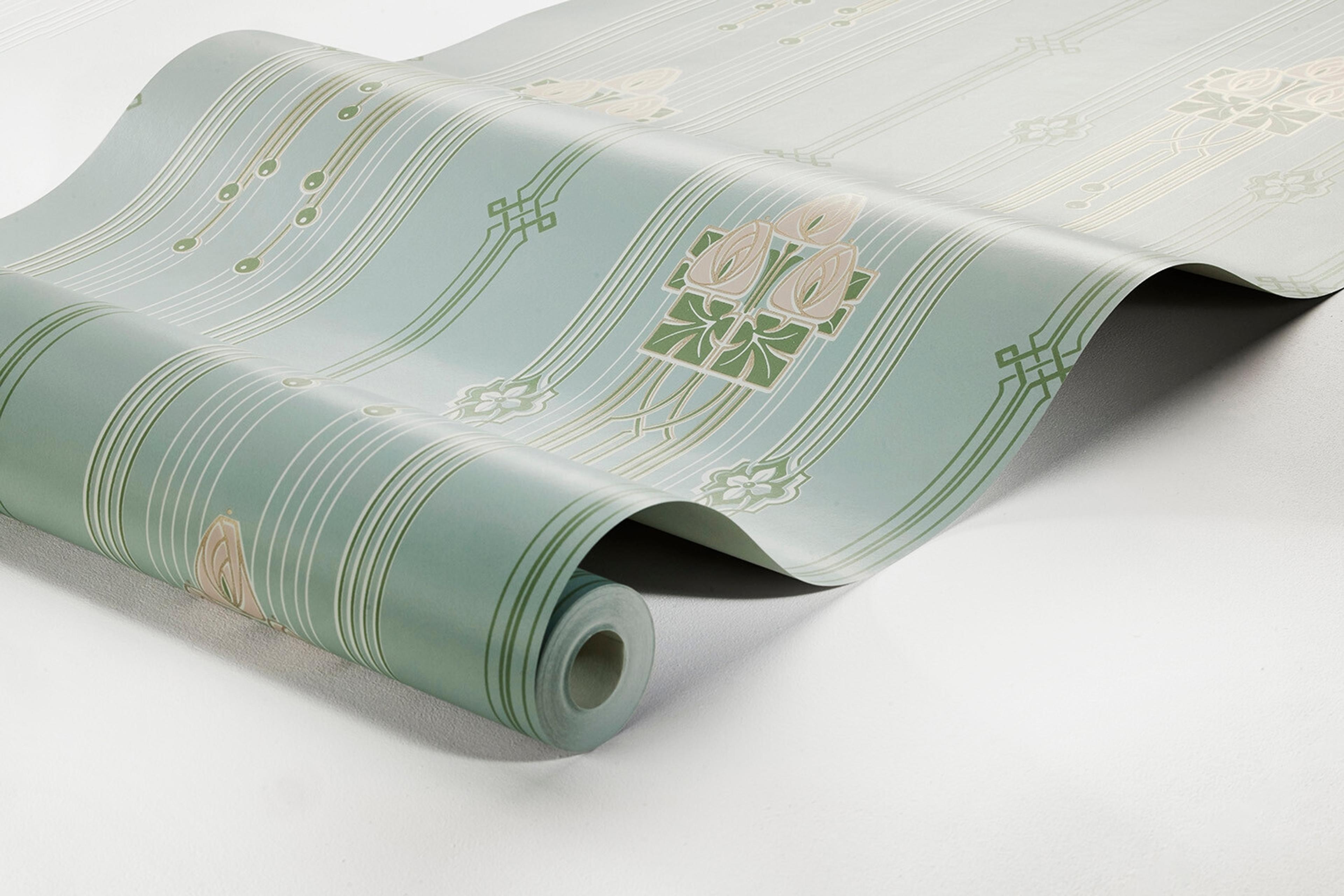Villastan tapet med blommigt mönster i blå. Från kollektionen Alla Tiders Hus. Nonwoven-material med rak passning. Passar i vardagsrum, matsal och kök.