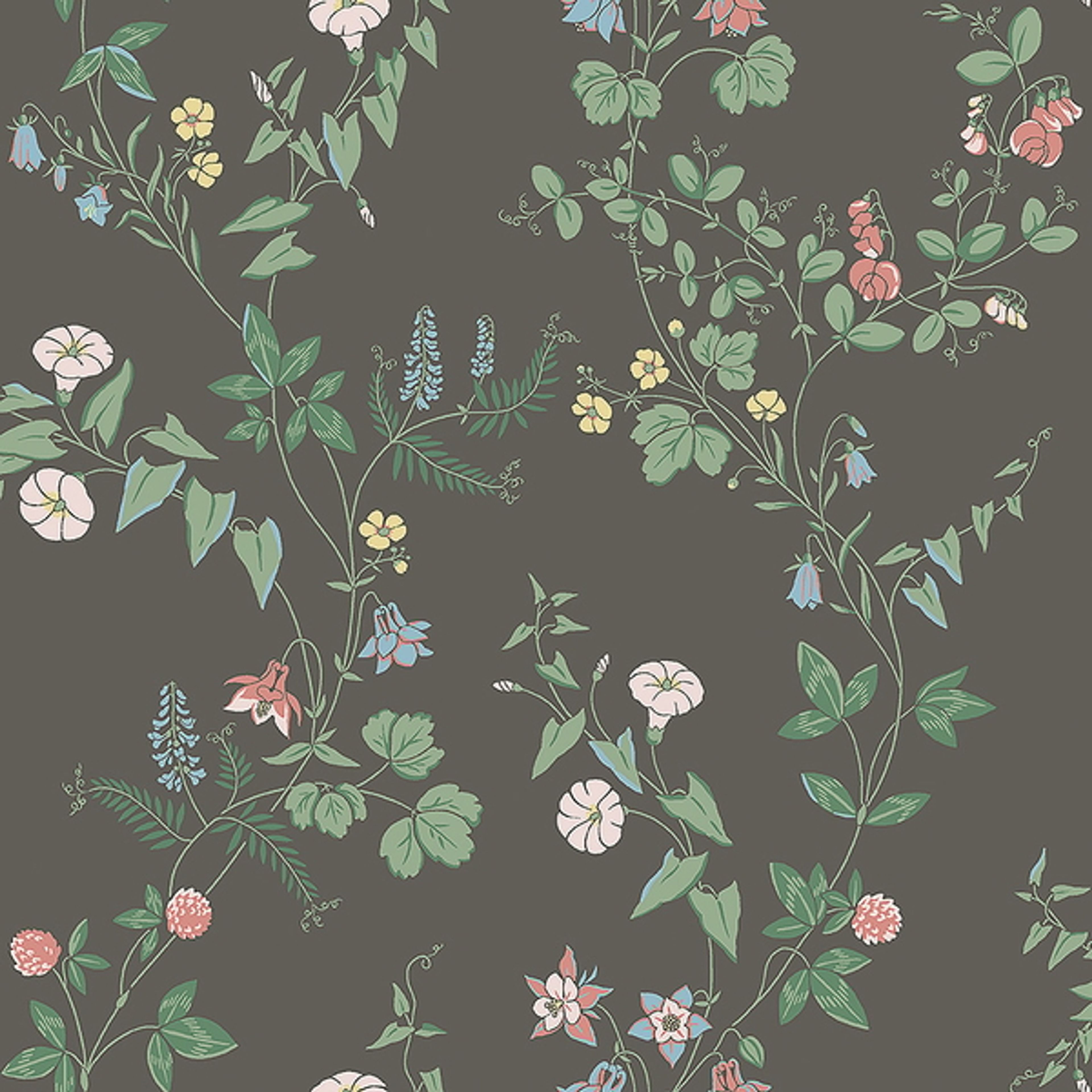 Midsummer Eve, mörk botten tapet från Boråstapeter med botaniskt mönster i svart. Från kollektionen Falsterbo III. Nonwoven-material med förskjuten passning.